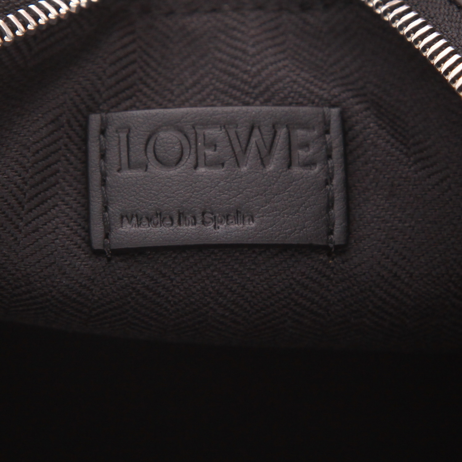 Loewe Hammock Hobo handbag in black leather - Detail D2