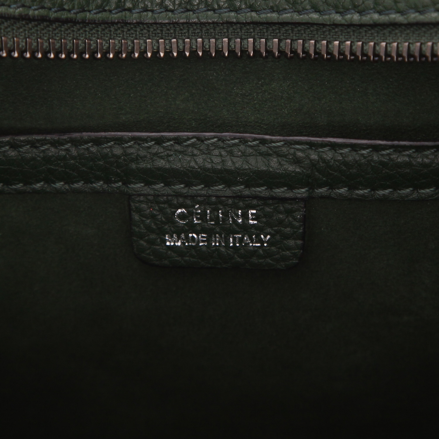 Celine Luggage Nano shoulder bag in green grained leather - Detail D2