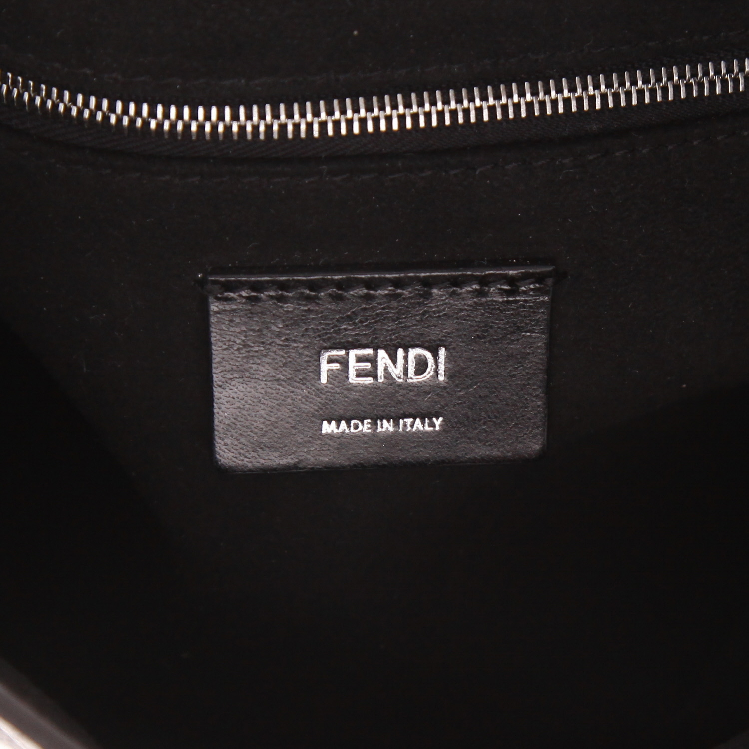 Fendi Baguette Messenger shoulder bag, medium size, in grey grained leather - Detail D2