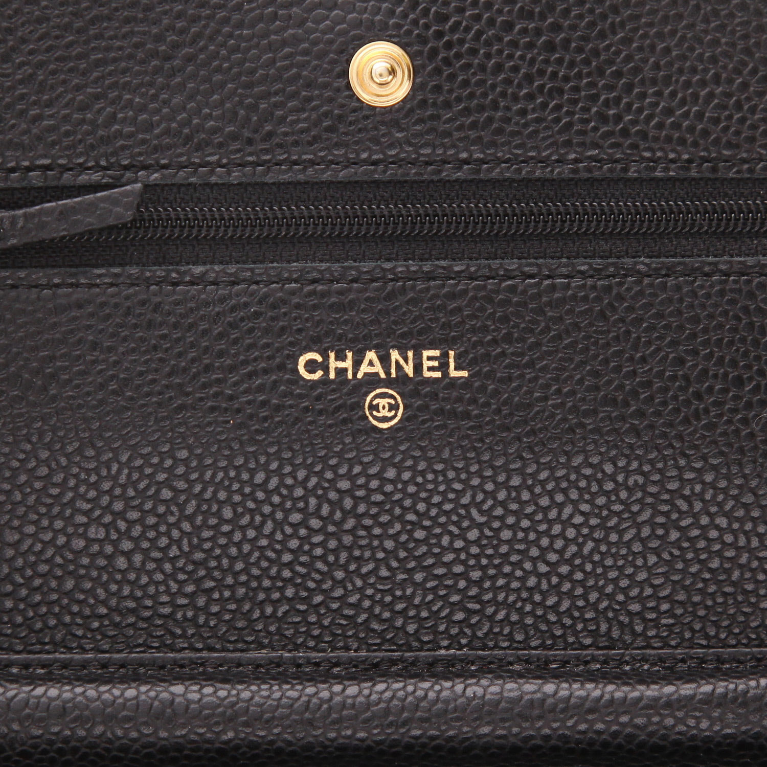 Chanel ‘Wallet on Chain’ shoulder bag in Noir quilted grained leather - Detail D2
