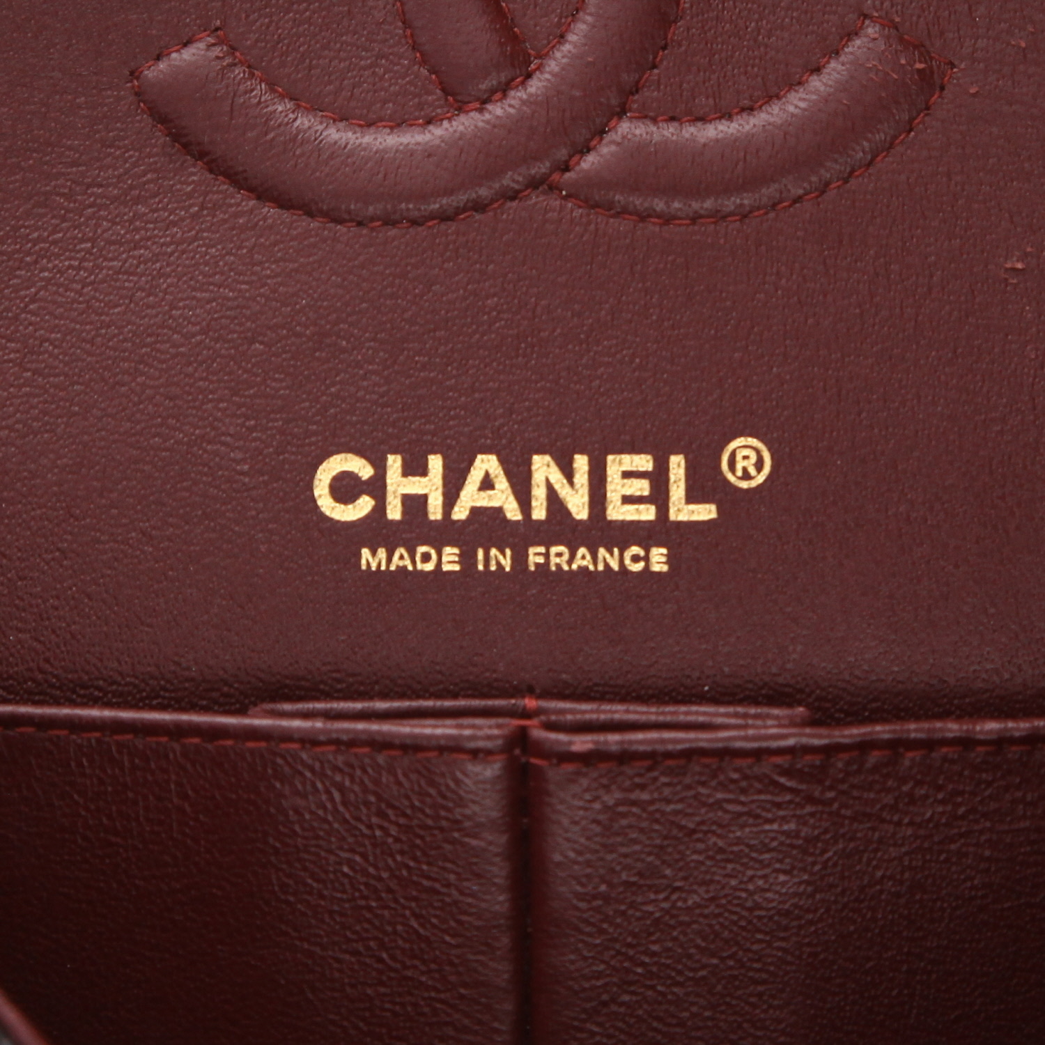 Chanel Timeless Classic handbag in Noir quilted grained leather - Detail D2
