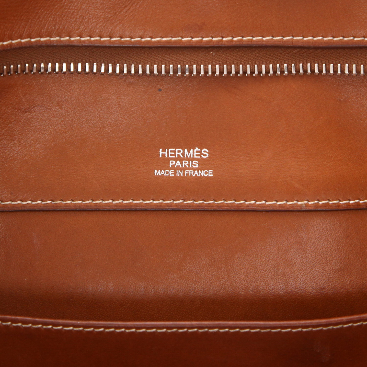 Borsa Hermès Atlas in pelle Barénia Fauve e tela beige - Detail D2