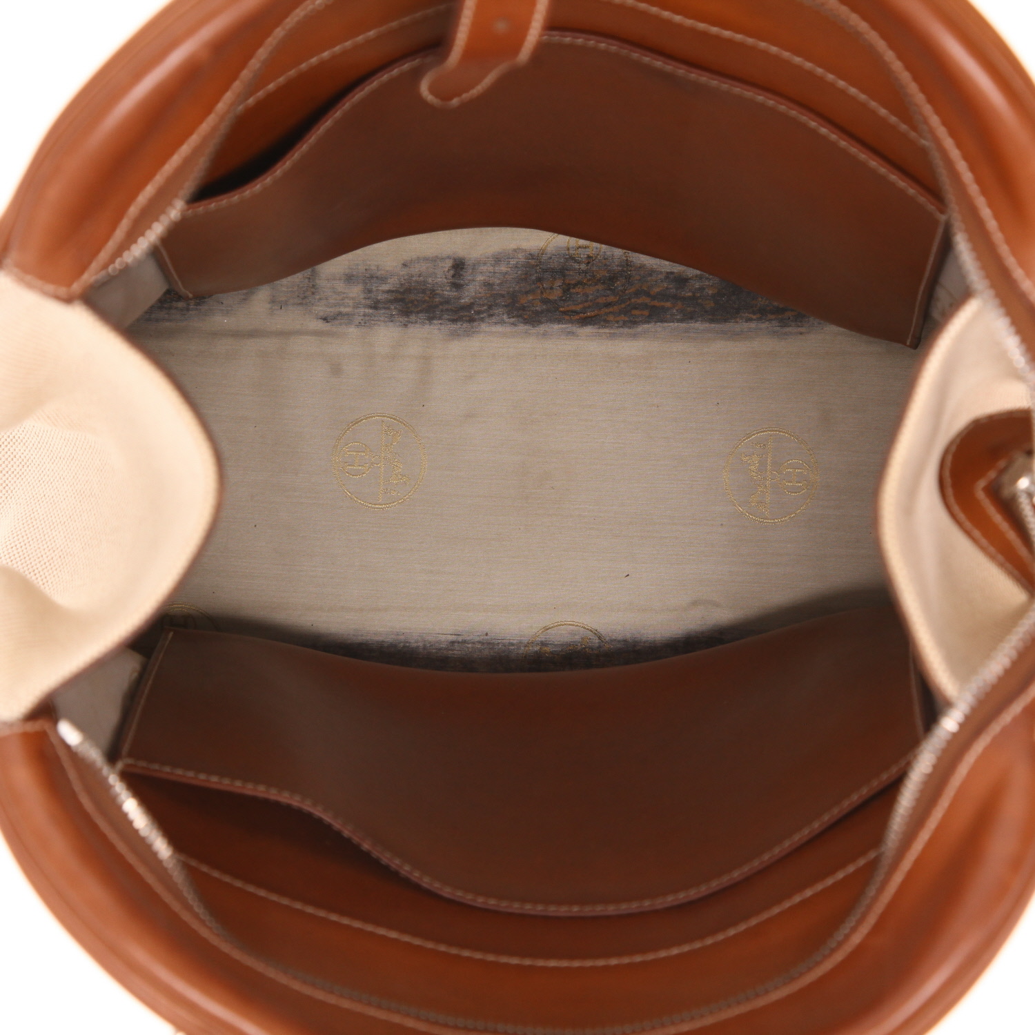 Borsa Hermès Atlas in pelle Barénia Fauve e tela beige - Detail D3