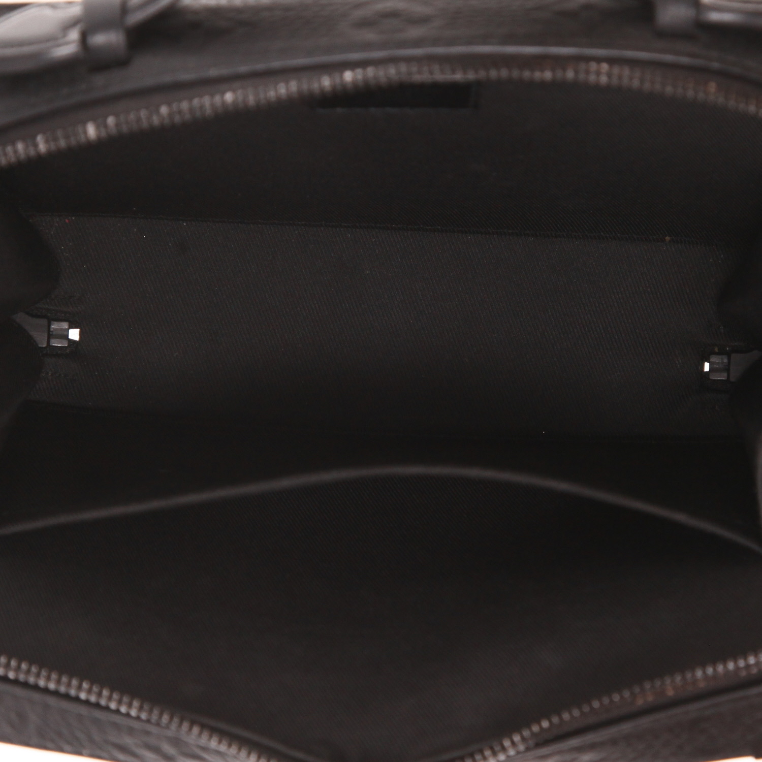 Louis Vuitton Soft Trunk shoulder bag in Noir embossed Monogram leather - Detail D3
