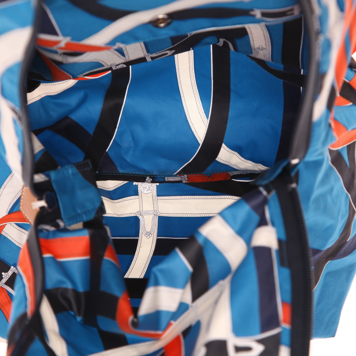 Sac à dos Hermès  Airsilk en soie bleue blanche et orange - Detail D3