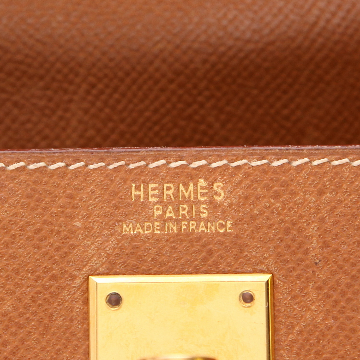 Hermès Kelly 32 cm handbag in Courchevel Gold leather - Detail D2