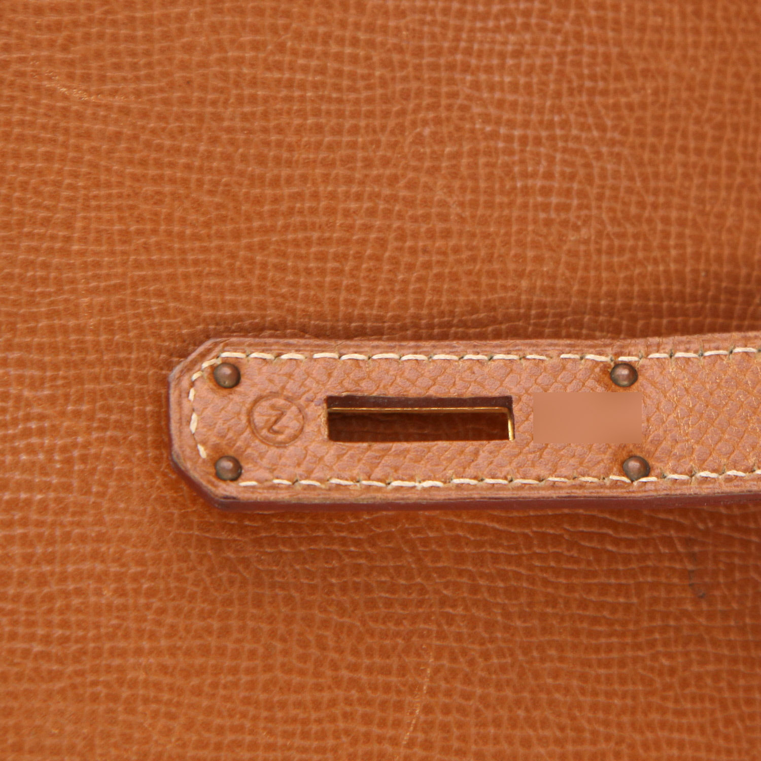Hermès Kelly 32 cm handbag in Courchevel Gold leather - Detail D4