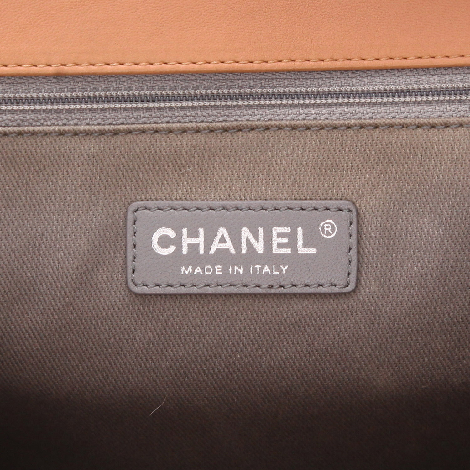 Sac à main Chanel  Boy grand modèle  en cuir matelassé beige-rosé - Detail D2