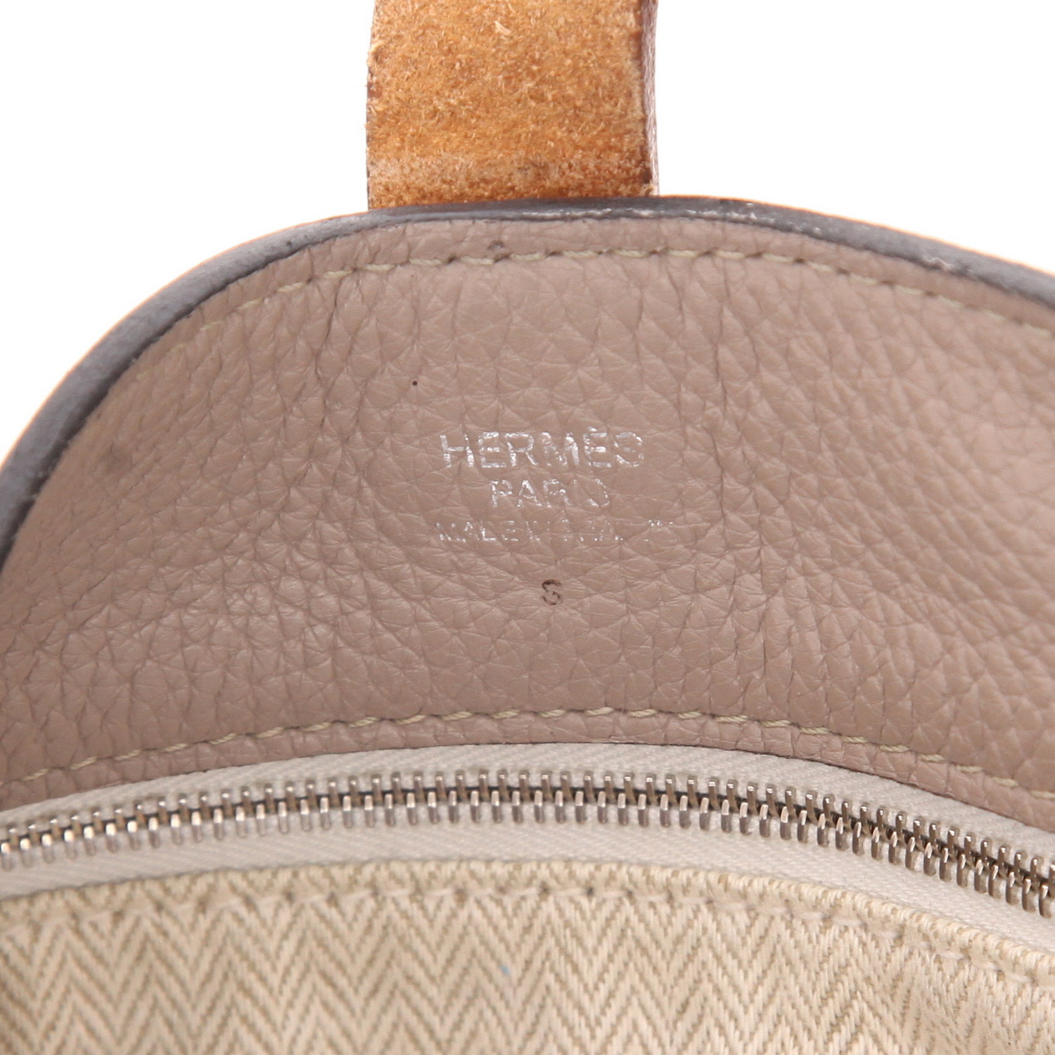 Hermès Marwari shoulder bag in Gris Tourterelle ‘Clémence’ calfskin and natural leather - Detail D2
