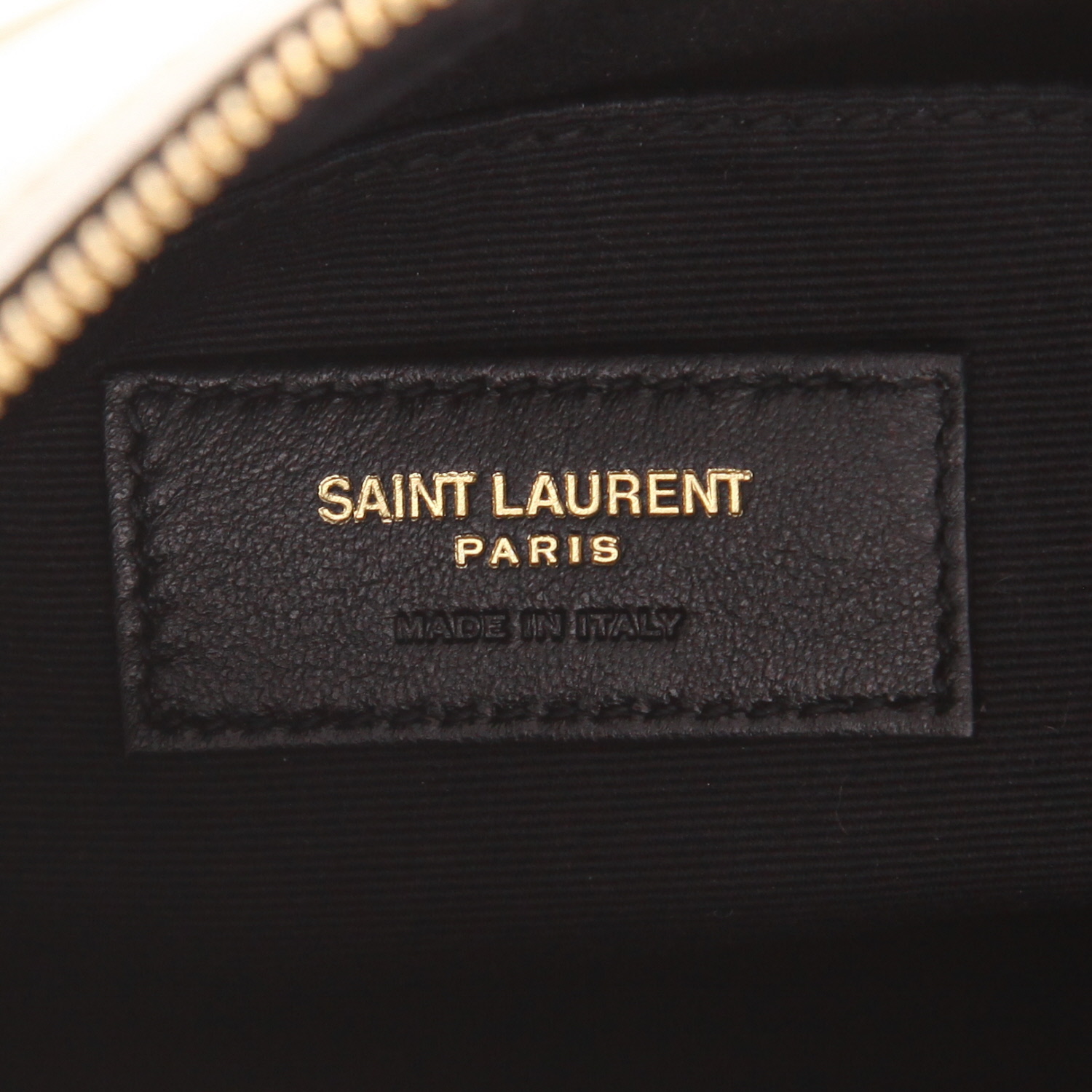 Bolso bandolera Saint Laurent «Lou Sac Caméra mini» de piel acolchada con diseño en espiga dorado - Detail D2