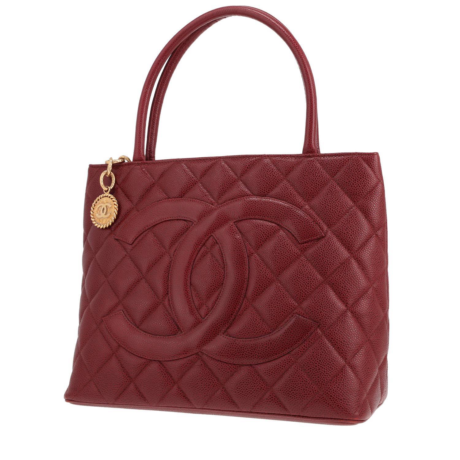 Sac à main Chanel Medaillon en cuir grainé matelassé bordeaux