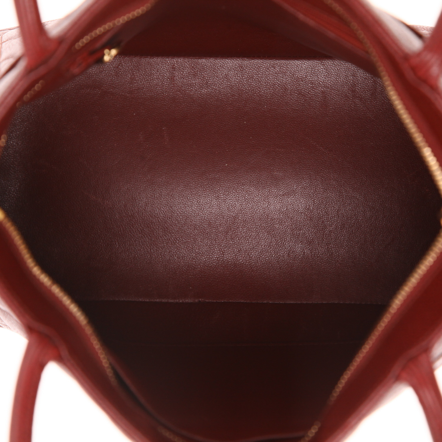 Bolso de mano de Chanel con medallón de piel granulada acolchada de color Bordeaux - Detail D3