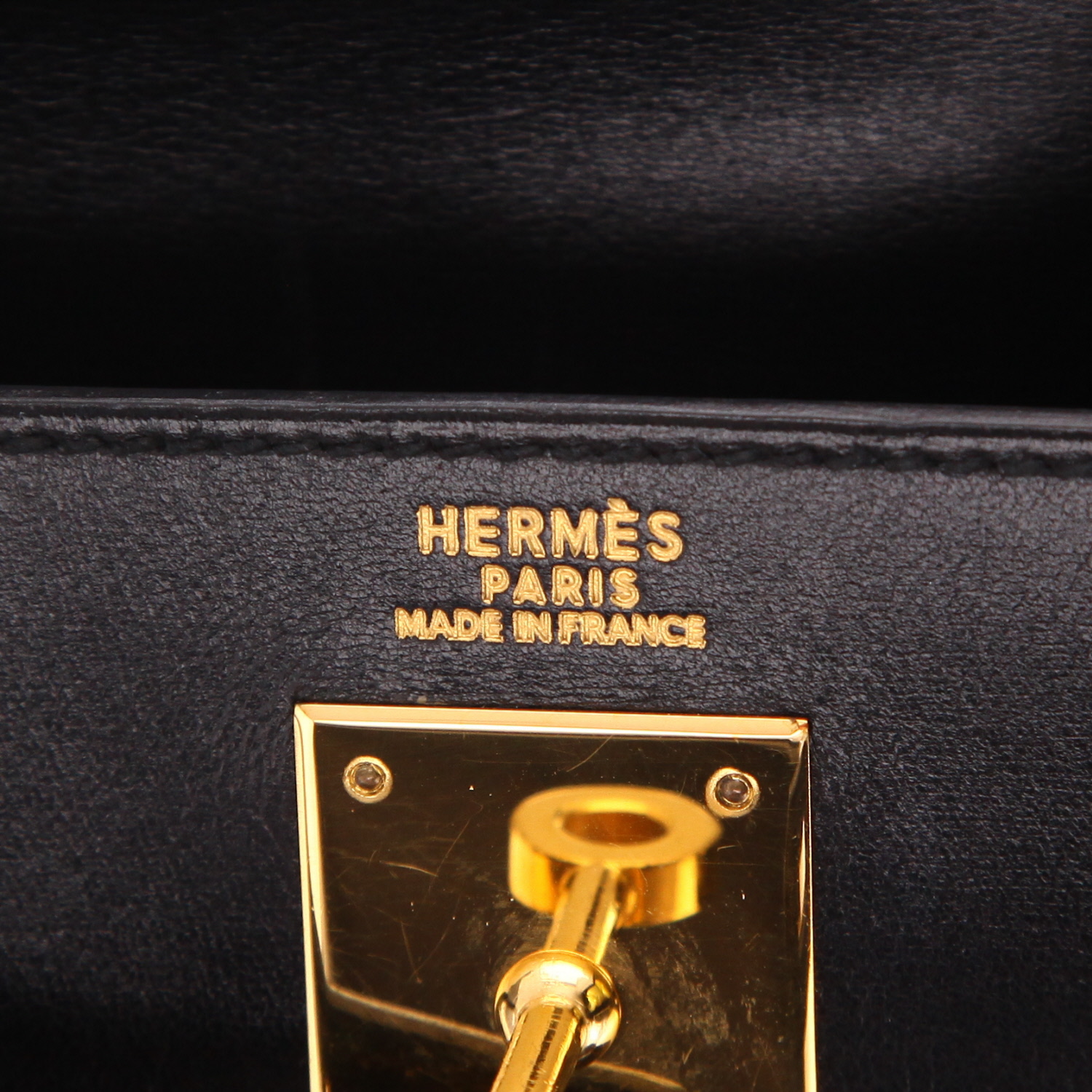 Hermès Kelly 32 cm handbag in Noir box calfskin - Detail D2