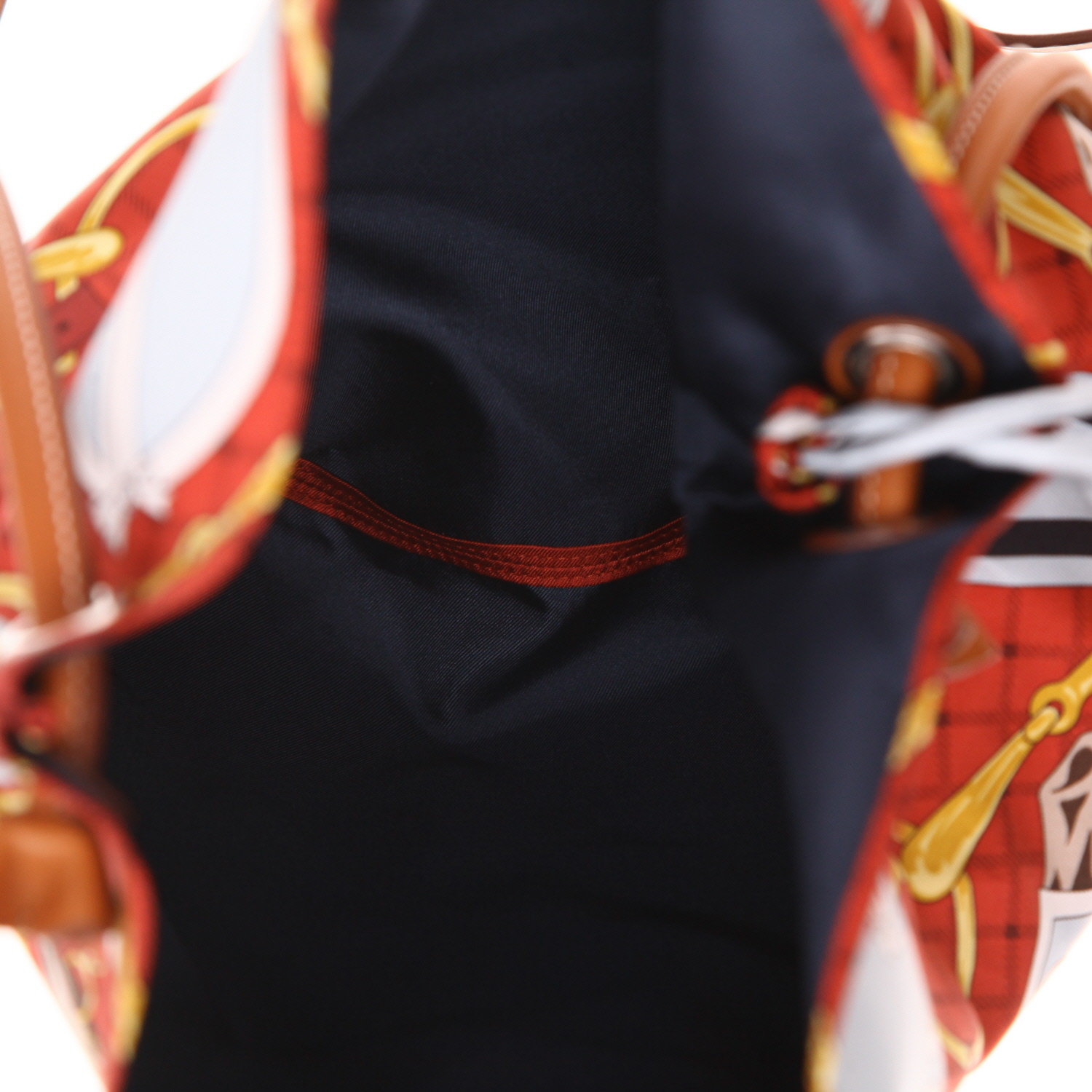 Sac à main Hermès  Silk City en soie rouge et cuir marron - Detail D3