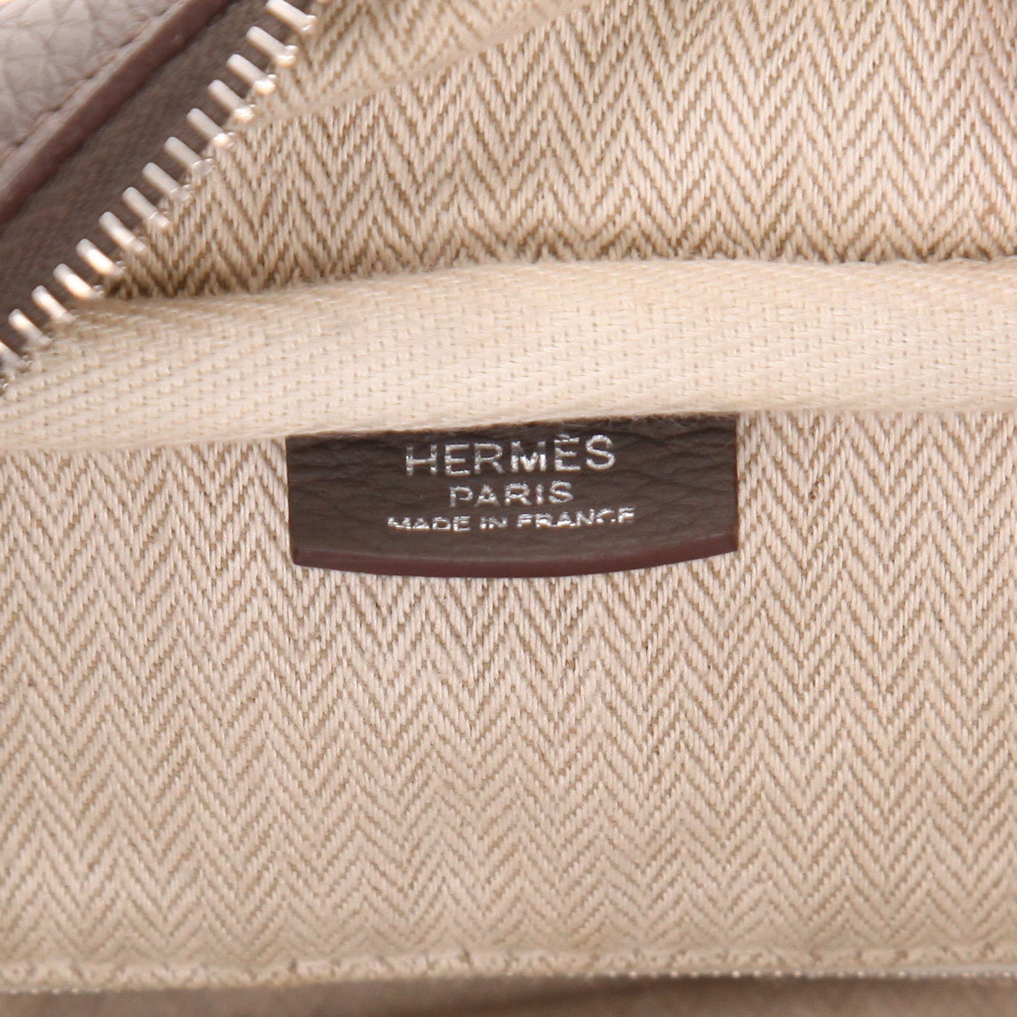 Borsa Hermès Victoria in pelle Togo grigia - Detail D2