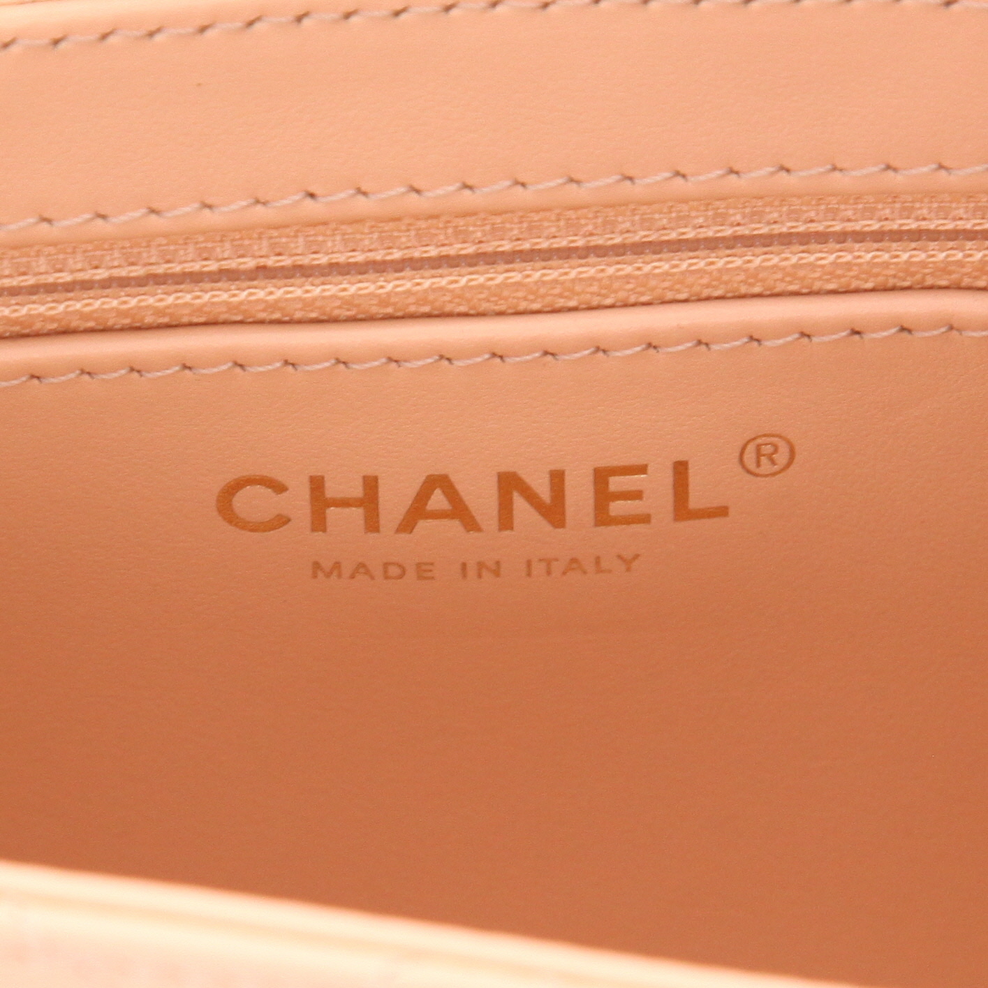 Sac à main Chanel  Mini Shopping en cuir beige - Detail D2