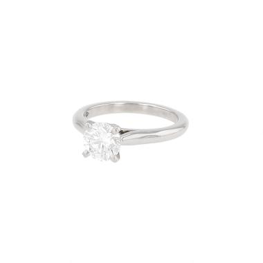 Anillo solitario Cartier 1895 de platino y diamantes