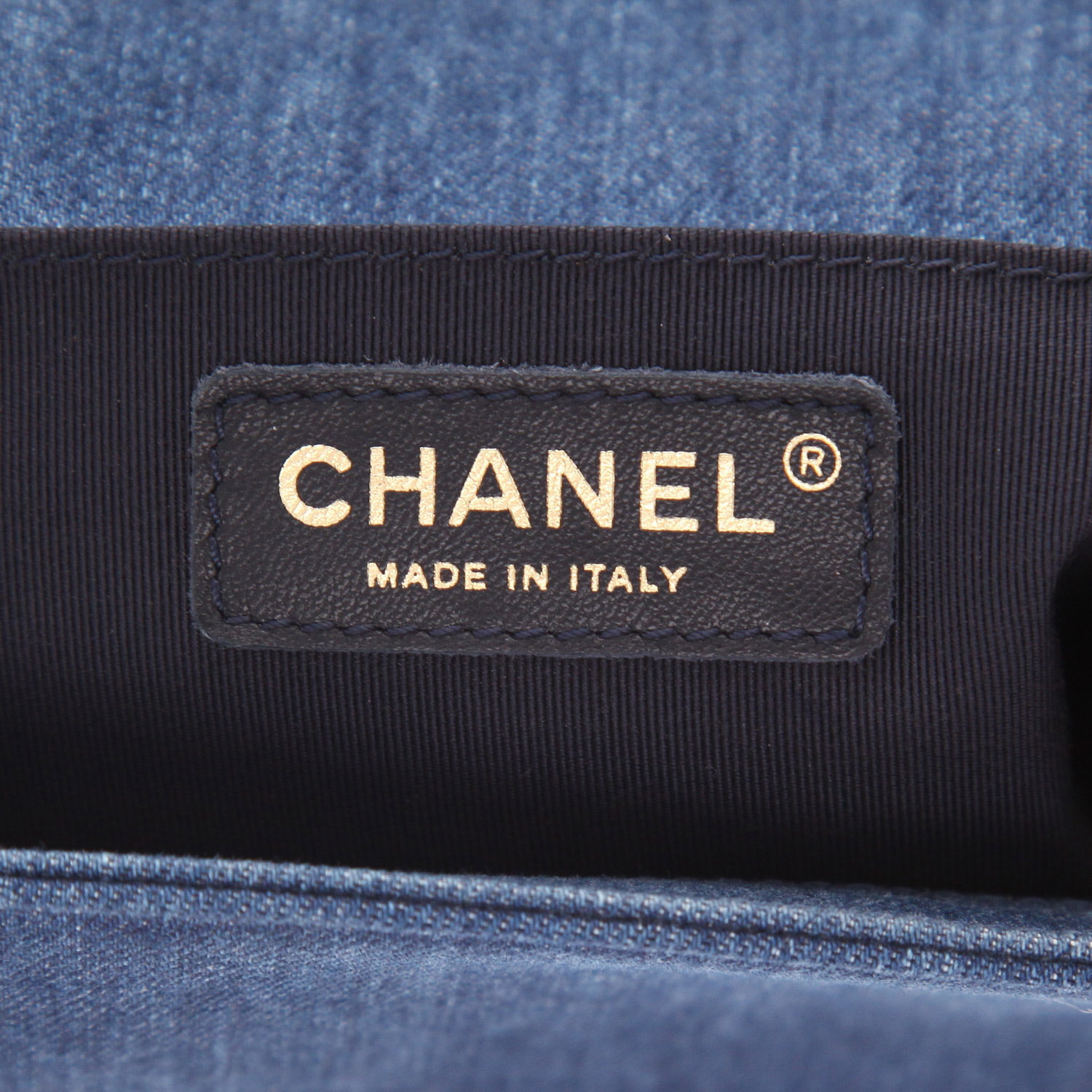 Borsa a tracolla Chanel Boy in tela di denim blu - Detail D2