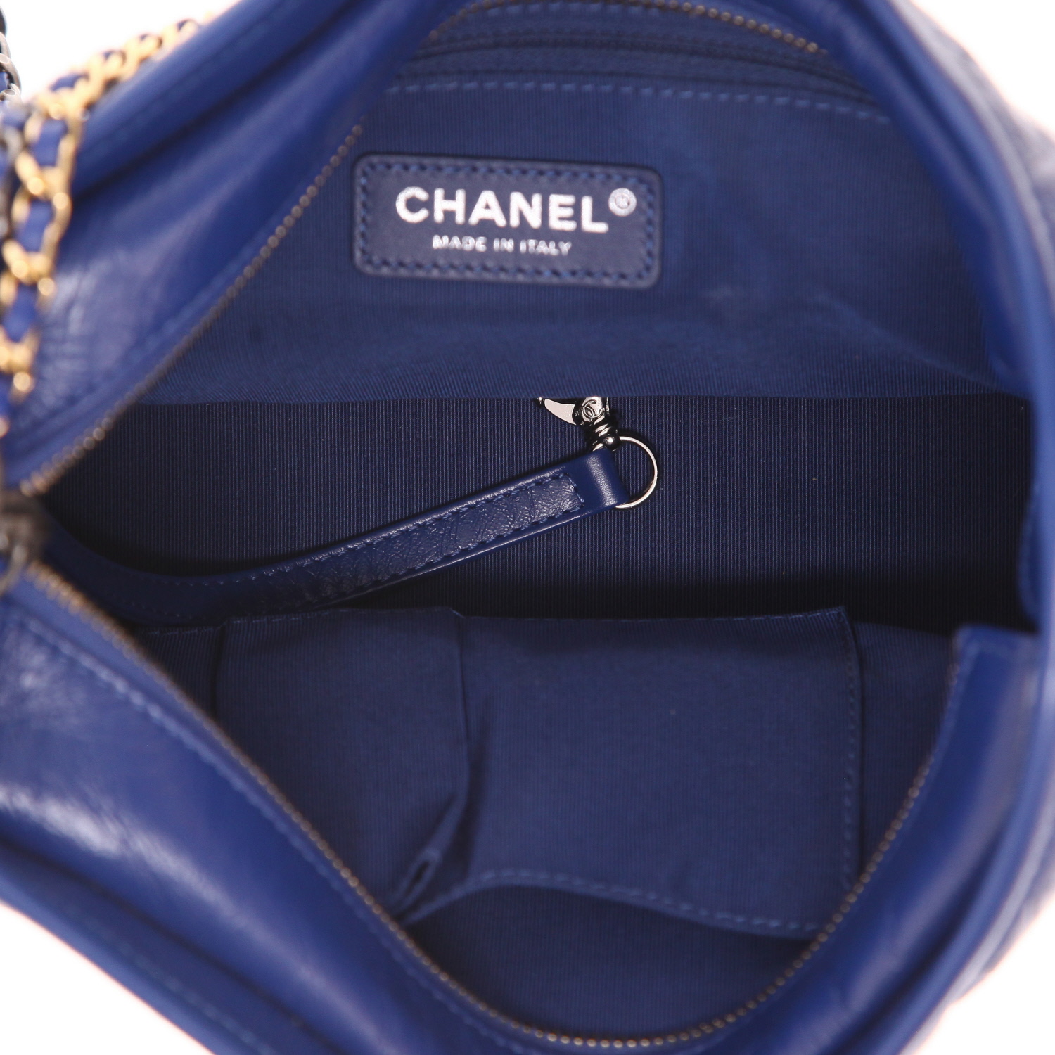 Borsa a tracolla Chanel  Gabrielle  modello medio  in pelle trapuntata blu - Detail D3