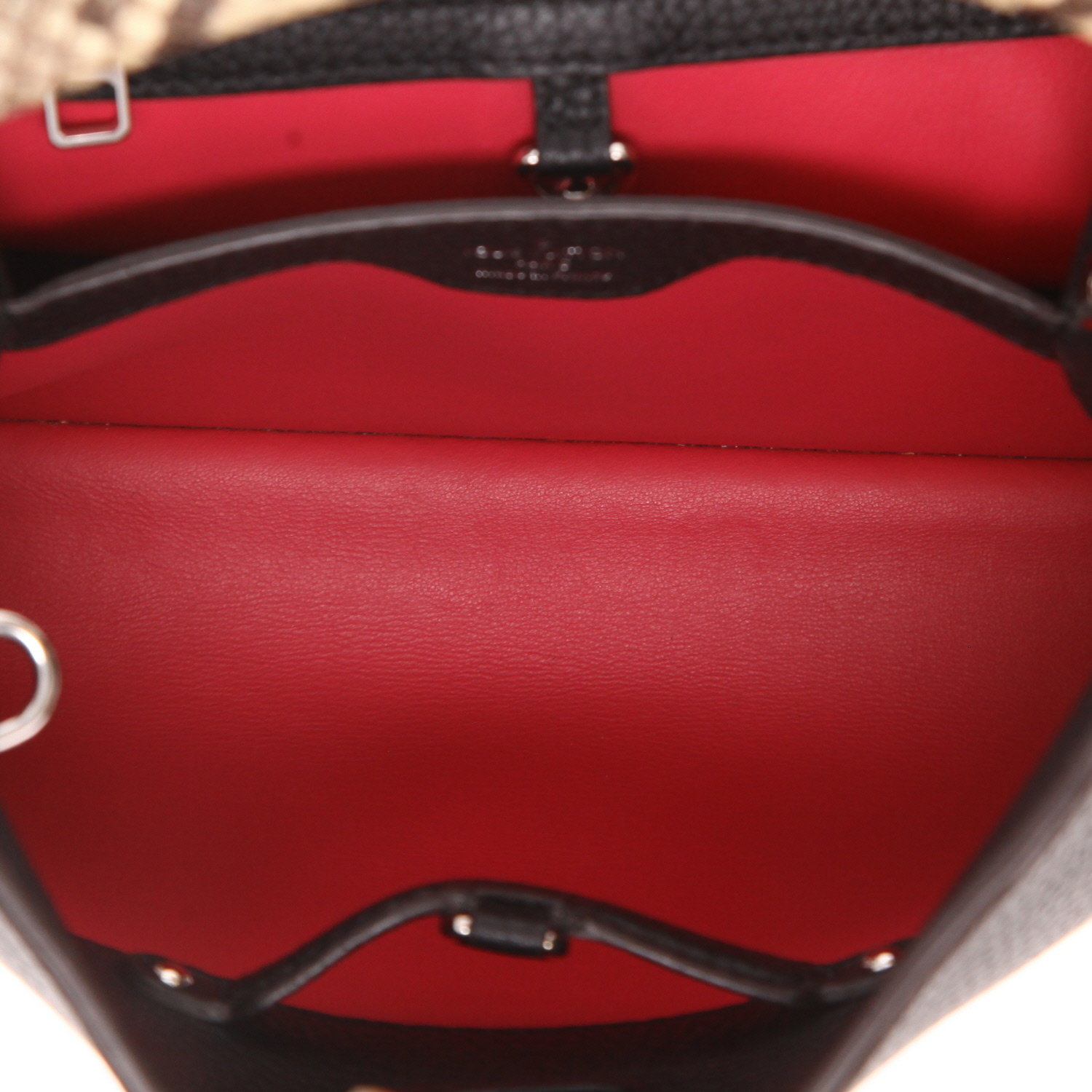 Sac à main Louis Vuitton  Capucines BB en cuir taurillon clémence noir - Detail D4