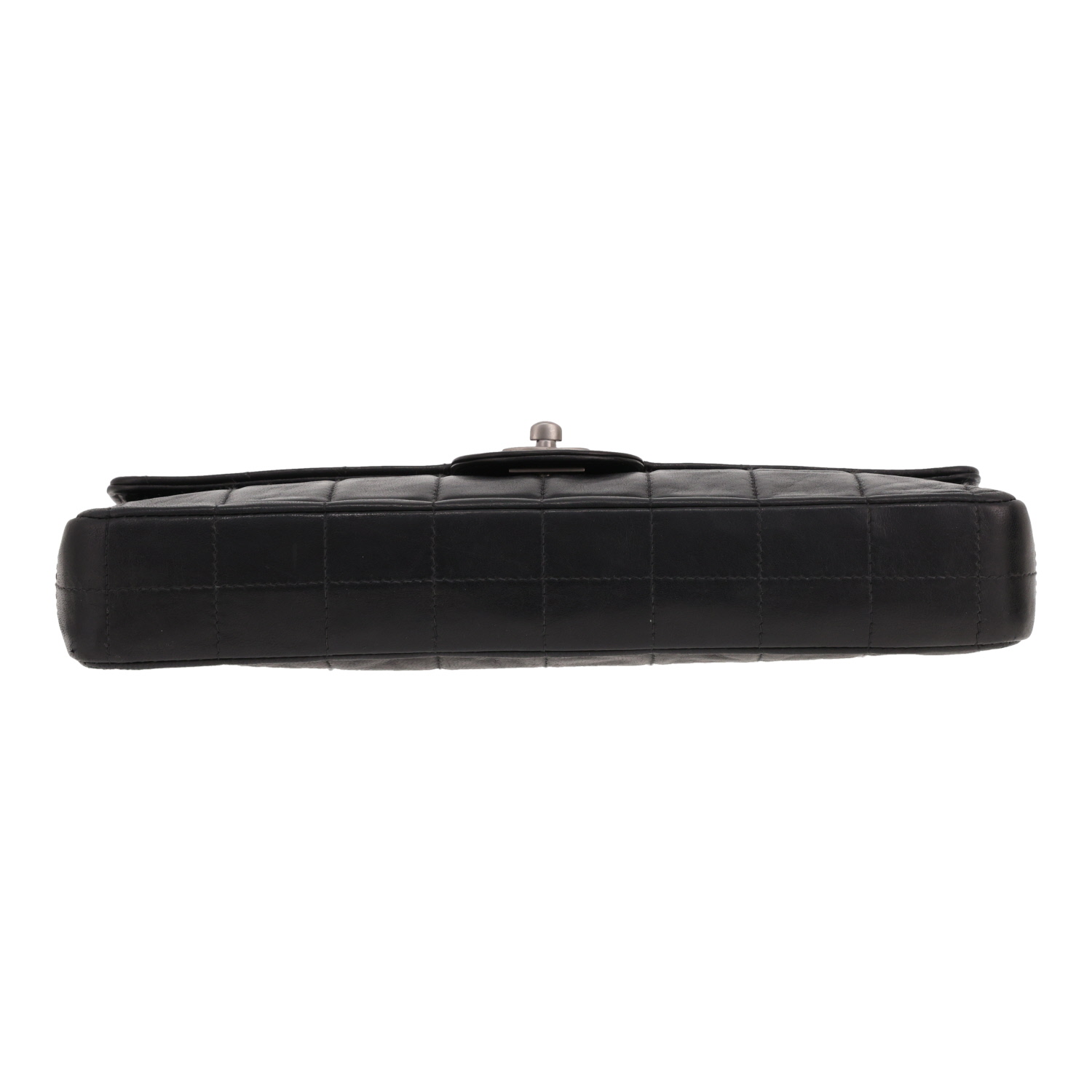 Bolso Chanel «Choco Bar» de piel acolchada negra - Detail D1