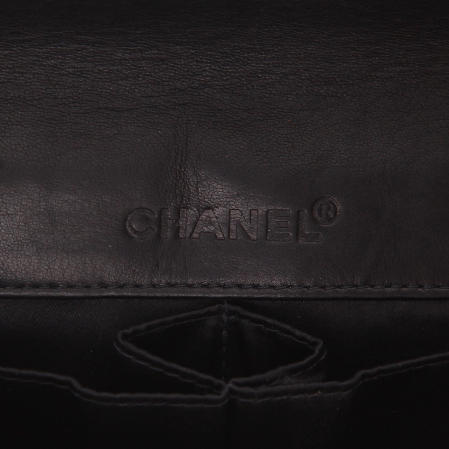 Chanel Choco Bar handbag in black quilted leather - Detail D2