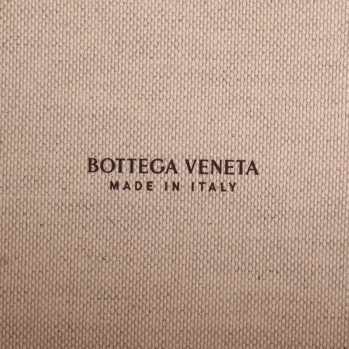Bottega Veneta Loop travel bag in Noir intrecciato leather - Detail D2