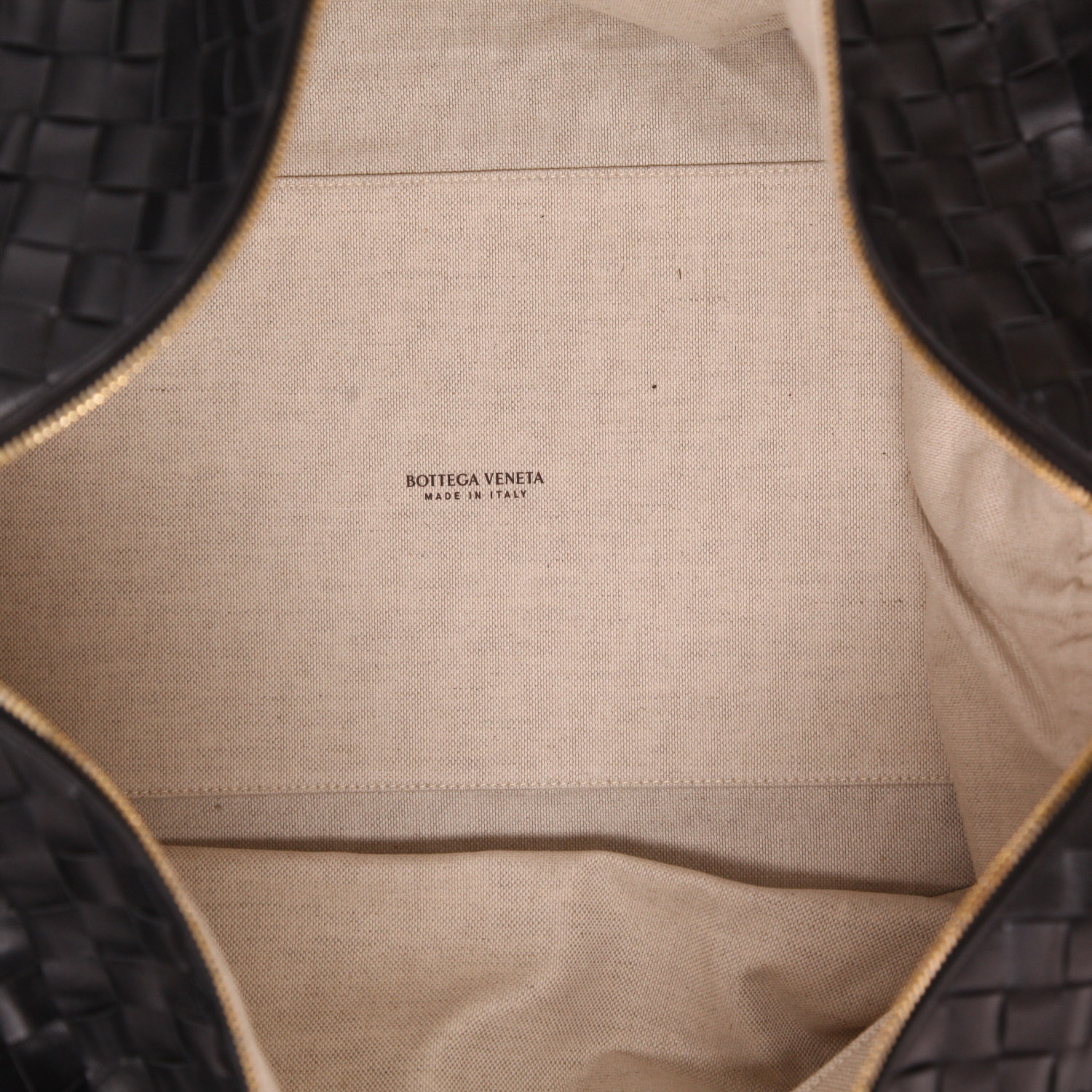 Bottega Veneta Loop travel bag in Noir intrecciato leather - Detail D3