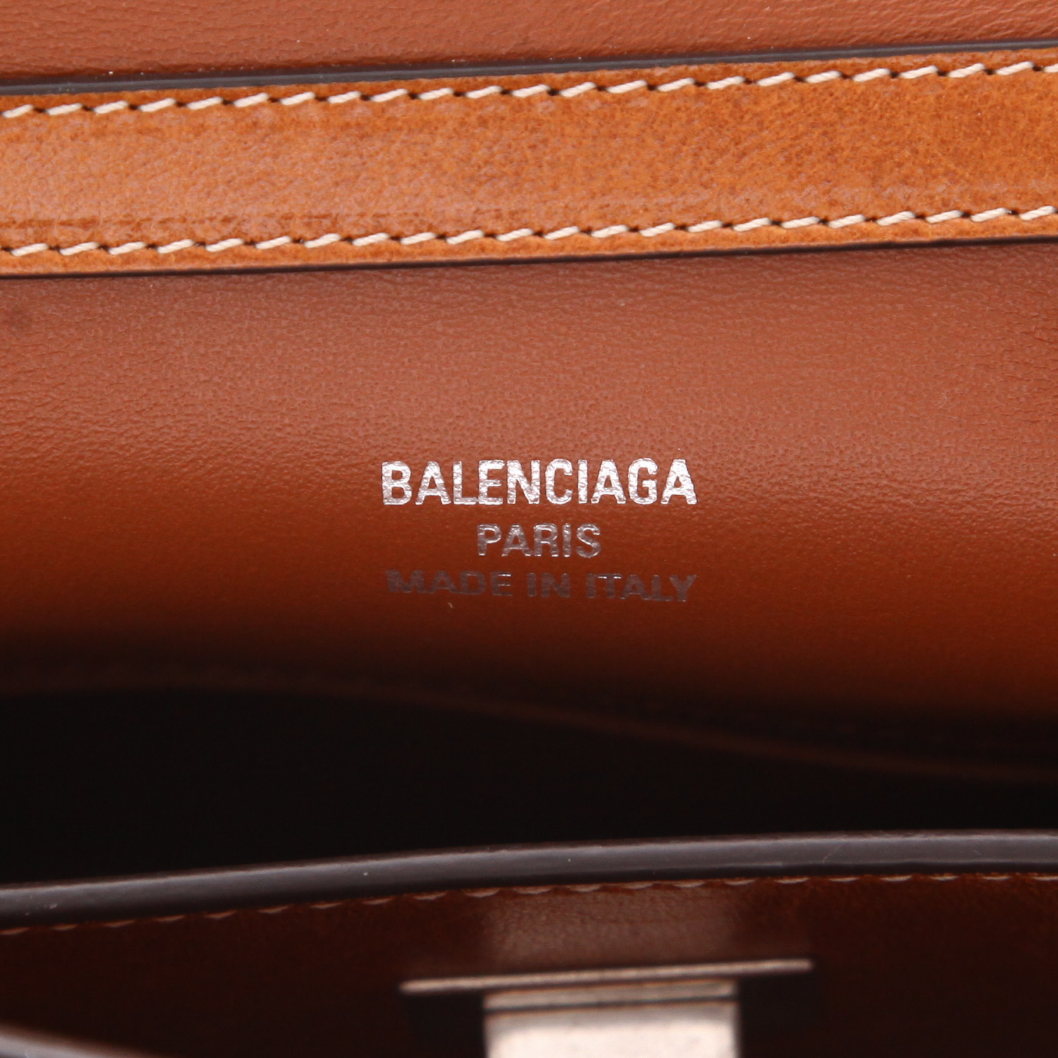 Sac à main Balenciaga  Rodeo en cuir effet vieilli marron - Detail D2