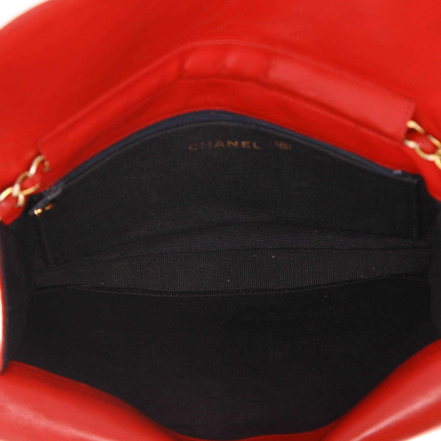 Bolso bandolera Chanel vintage de piel acolchada roja - Detail D3