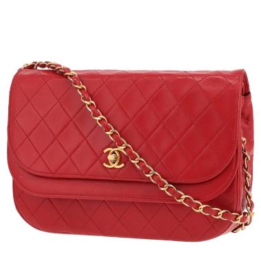 Vintage Chanel shoulder bag in red quilted leather