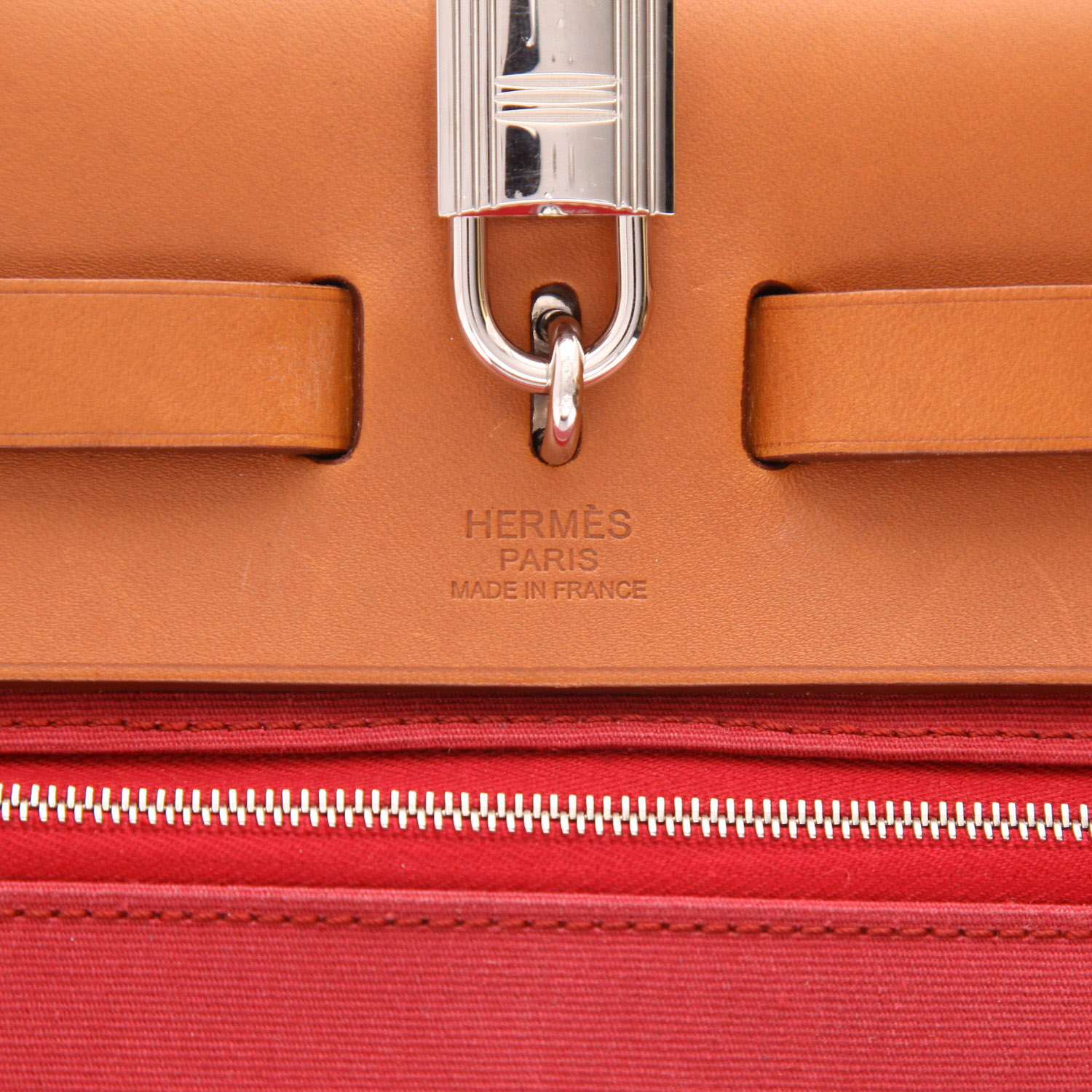 Bolso Hermès «Herbag» de lona roja y piel de vaca «Hunter», para llevar al hombro o en la mano - Detail D2