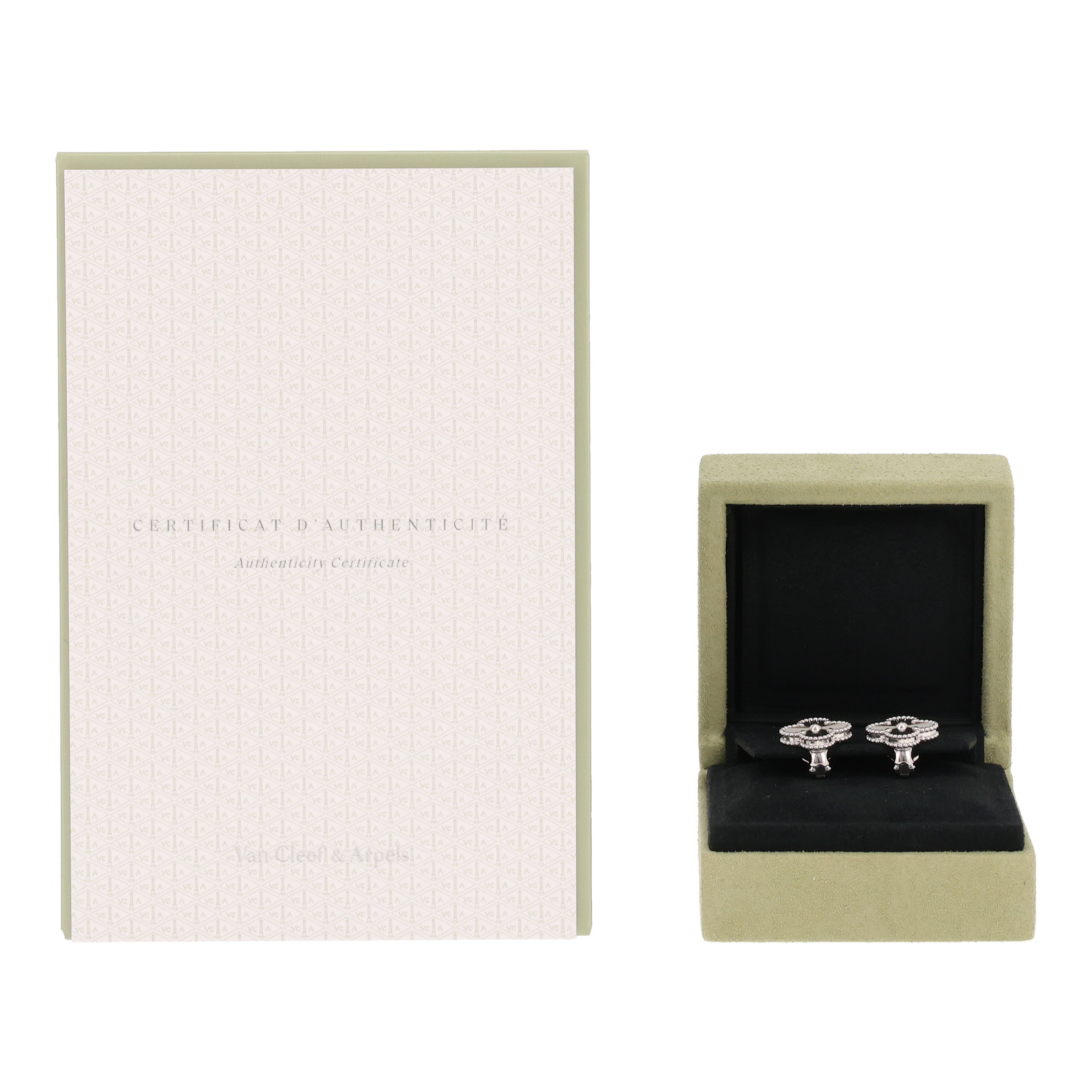 Paire de boucles d'oreilles Van Cleef Arpels Vintage Alhambra en or blanc - Detail D2