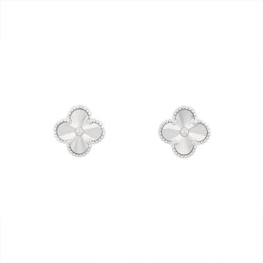 Paire de boucles d'oreilles Van Cleef & Arpels Vintage Alhambra en or blanc