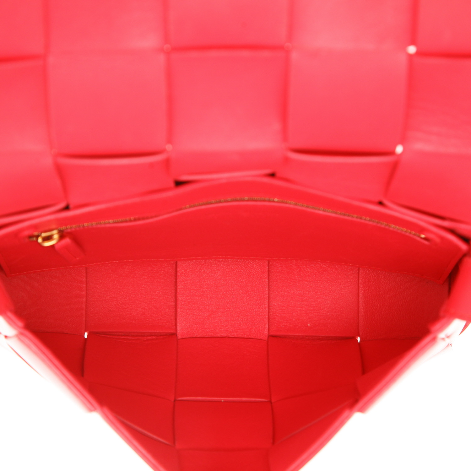 Bottega Veneta Cassette shoulder bag in pink patent intrecciato leather - Detail D3