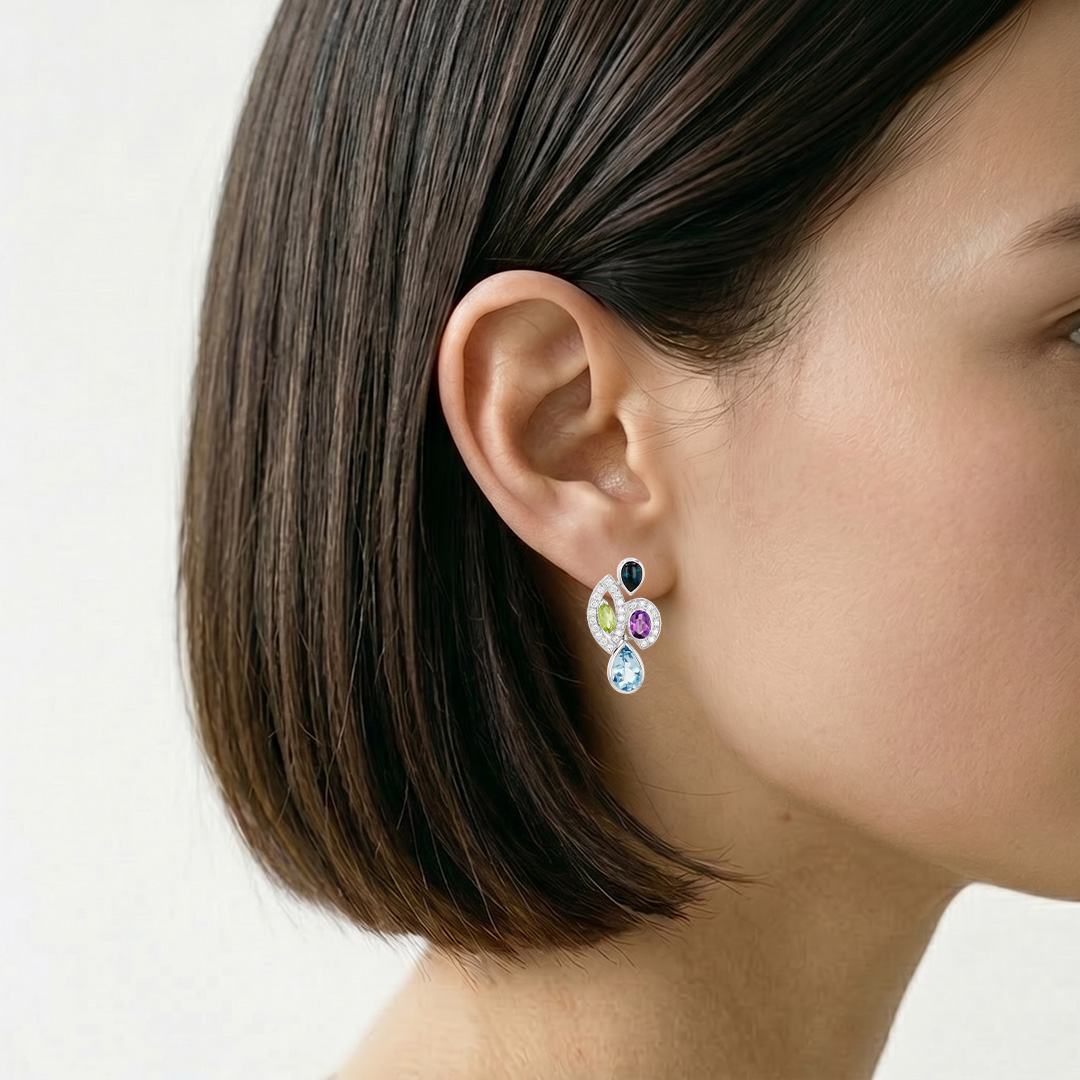 Paire de boucles d'oreilles Fred Princess K en or blanc, diamants et pierres de couleurs