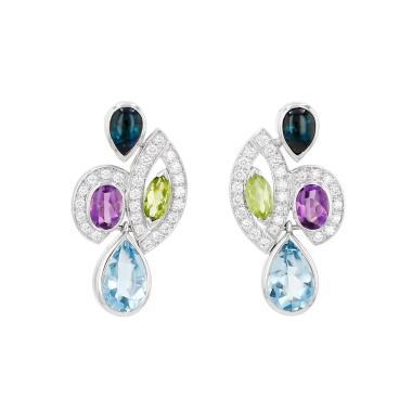 Paire de boucles d'oreilles Fred Princess K en or blanc, diamants et pierres de couleurs