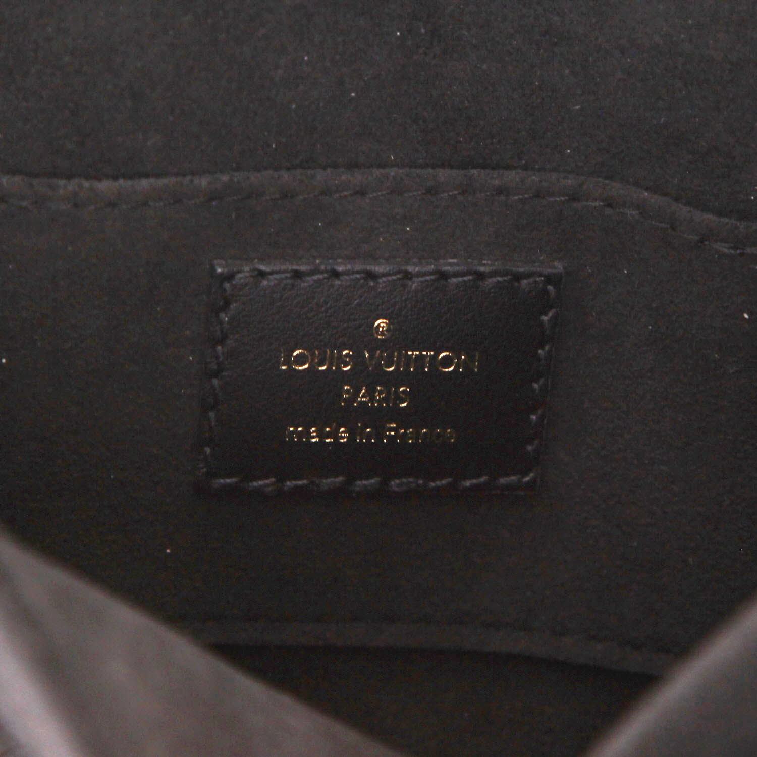 Louis Vuitton Dauphine shoulder bag in Noir Épi leather - Detail D2