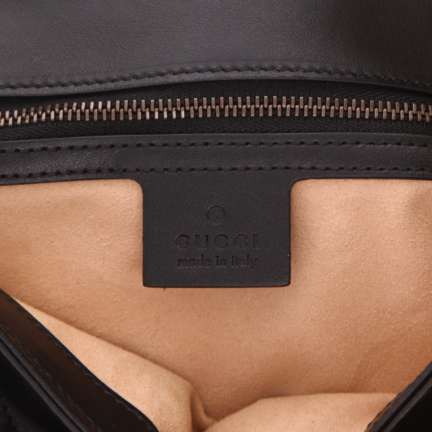 Borsa a tracolla Gucci GG Marmont in pelle trapuntata nera - Detail D2