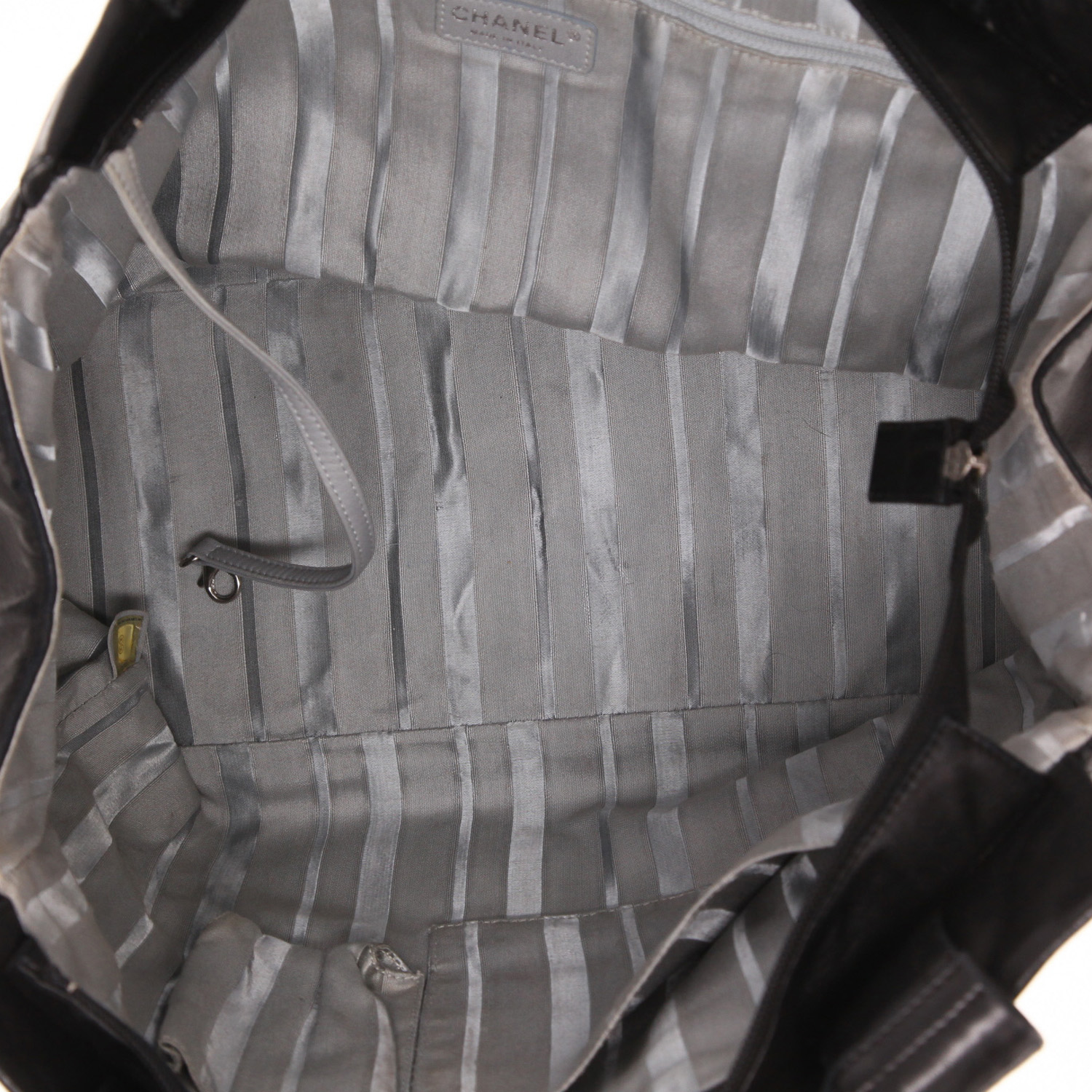Sac porté épaule Chanel   en cuir noir - Detail D3