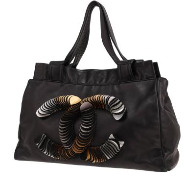 Chanel shoulder bag in black leather
