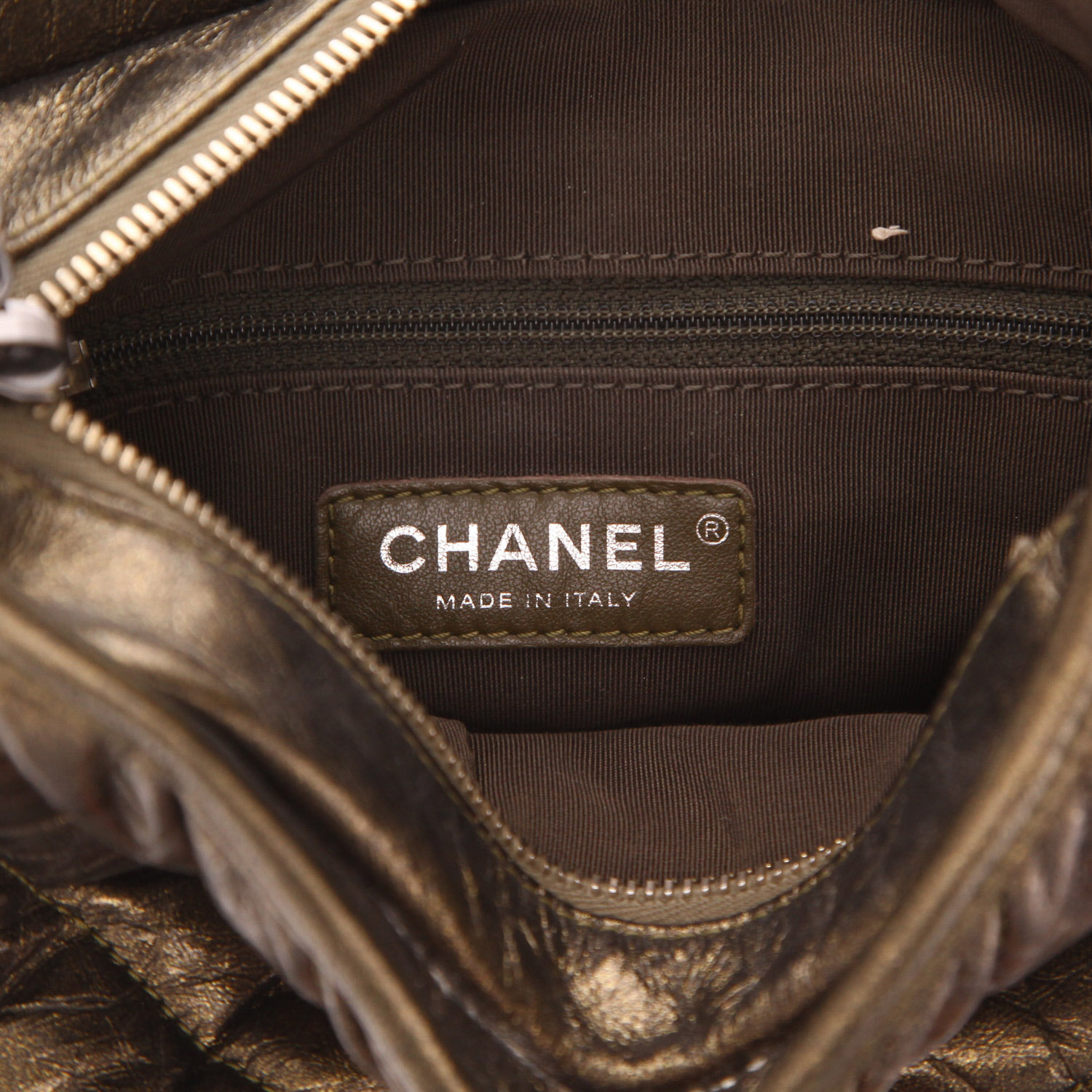 Sac bandoulière Chanel  Gabrielle  petit modèle  en cuir matelassé vert-kaki - Detail D2