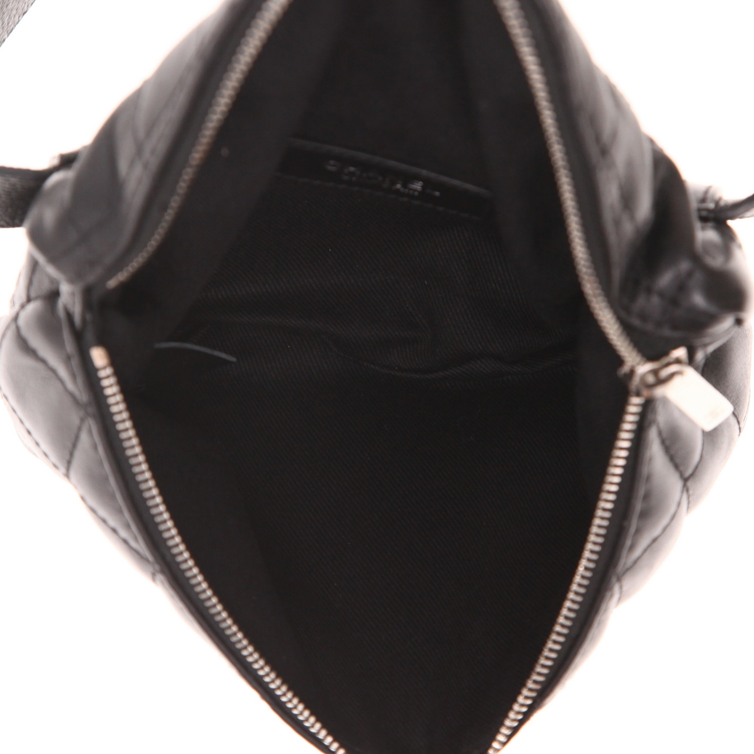 Pochette-ceinture Chanel  Pochette ceinture en cuir matelassé noir - Detail D3