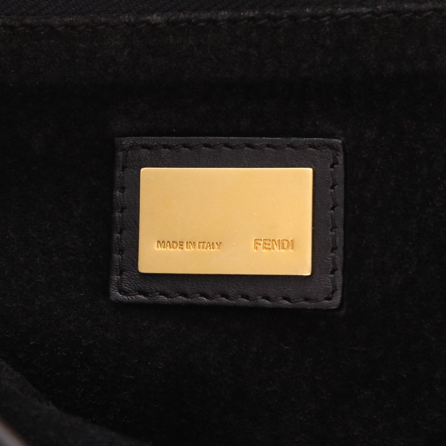 Fendi Peekaboo handbag in black leather - Detail D2