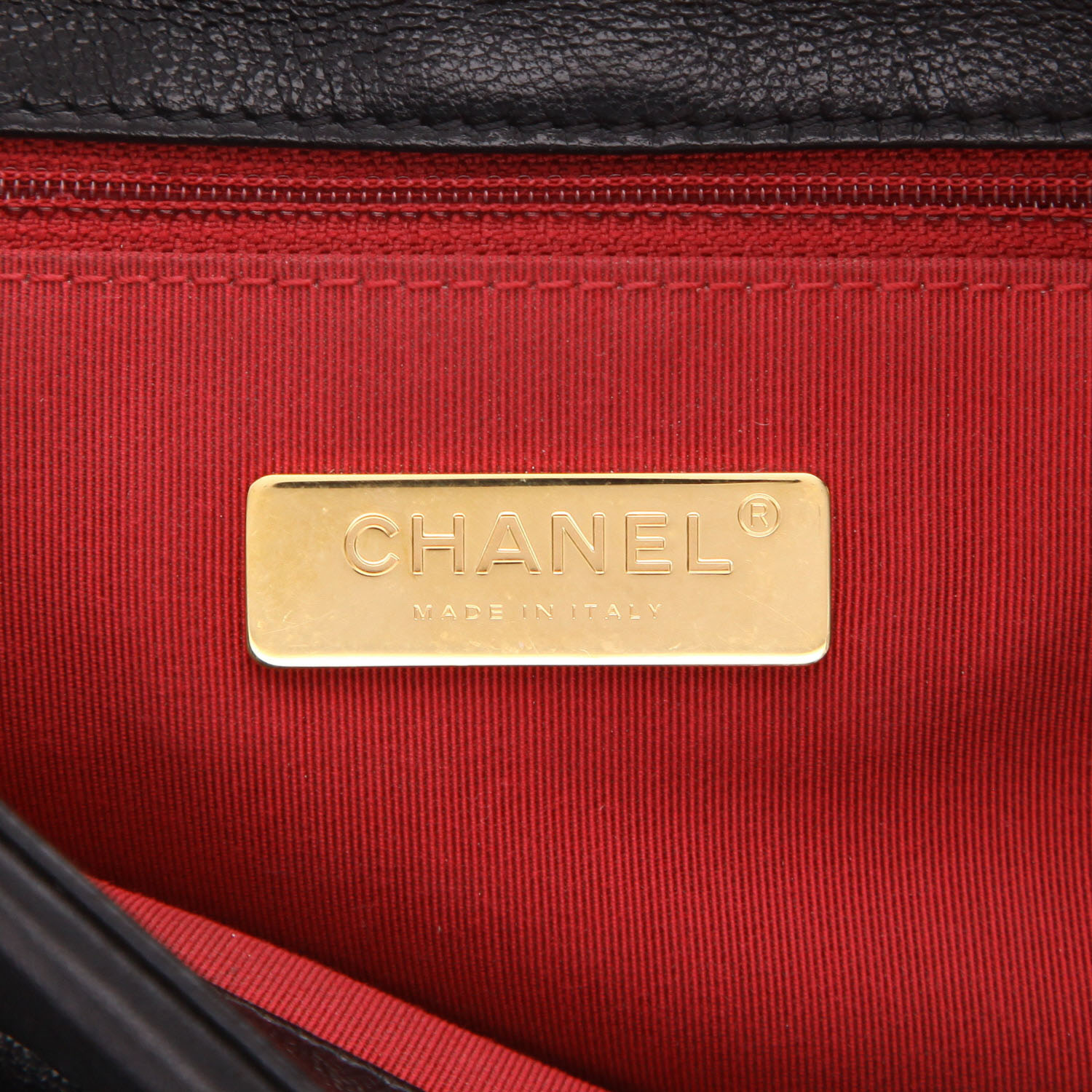 Chanel 19 shoulder bag in black quilted leather - Detail D2