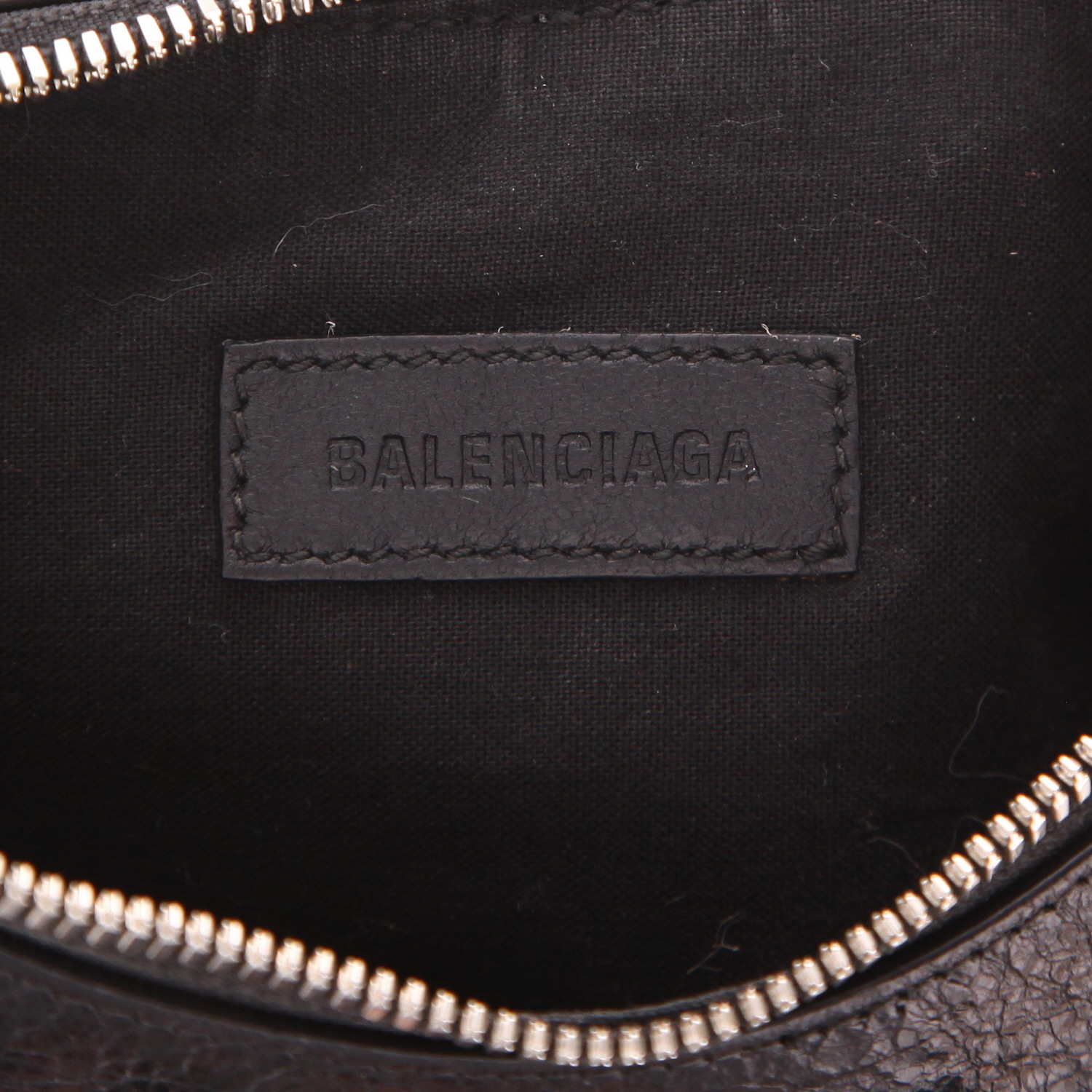 Balenciaga ‘Cagole’ shoulder bag in black distressed leather - Detail D2