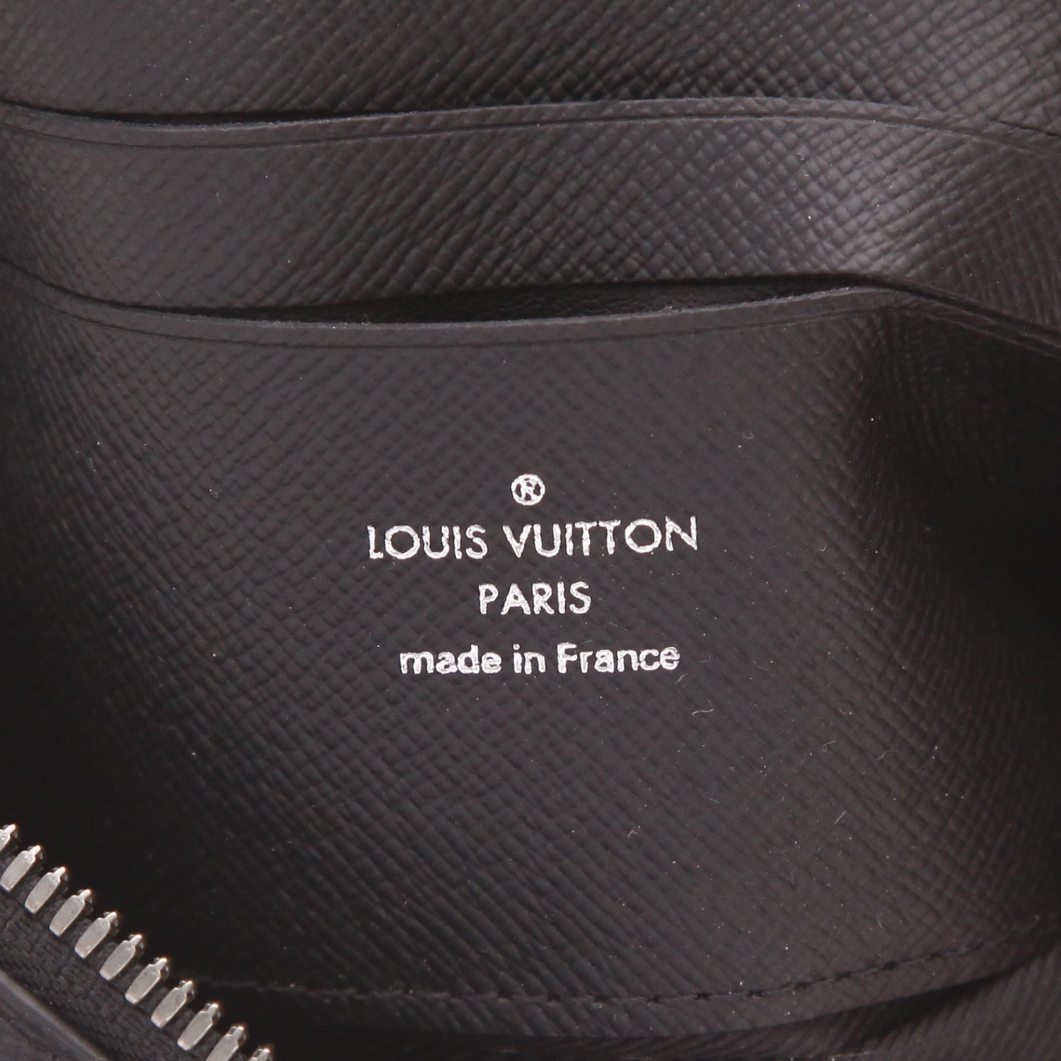 Louis Vuitton Volga clutch bag in Graphite grey Monogram canvas - Detail D2