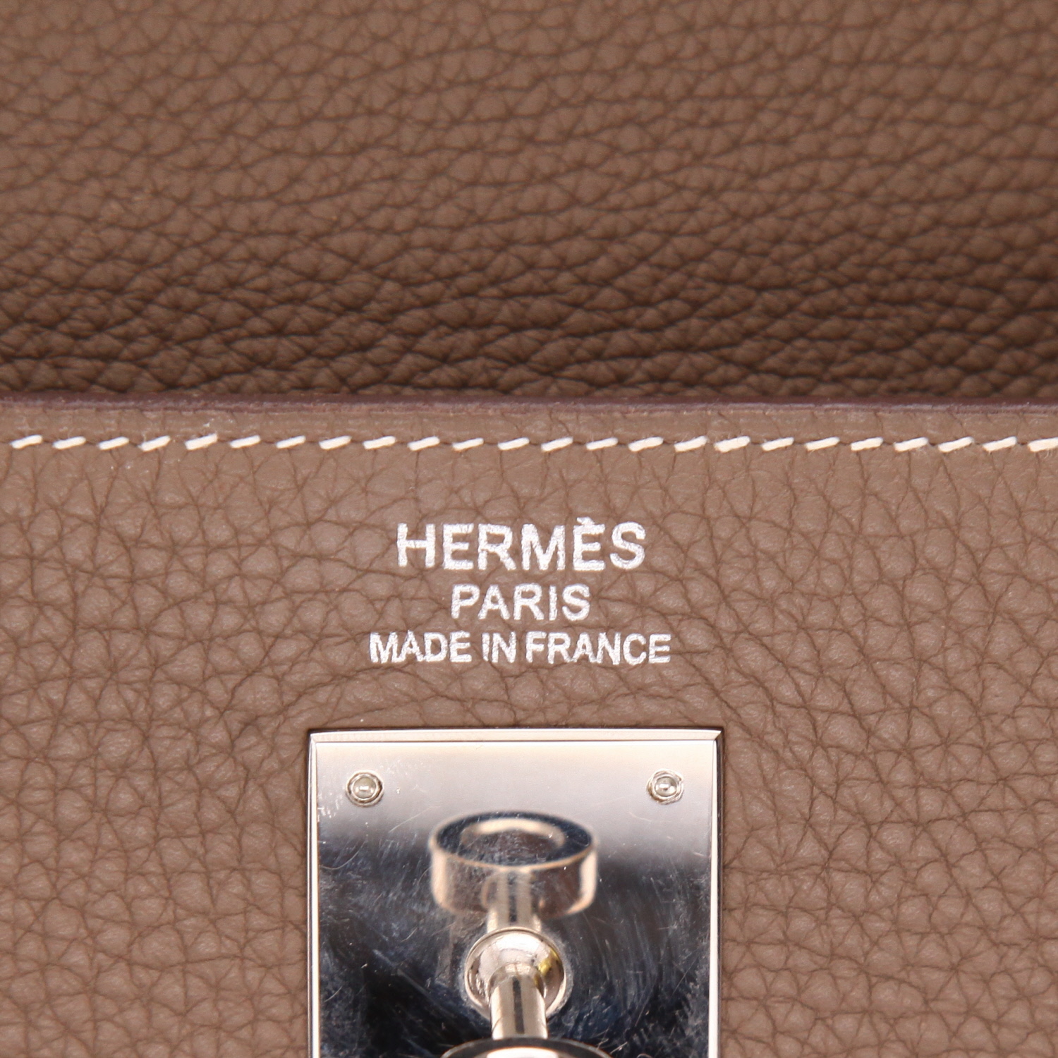 Hermès Kelly 35 cm handbag in Togo leather, in the ‘Étoupe’ colour - Detail D2