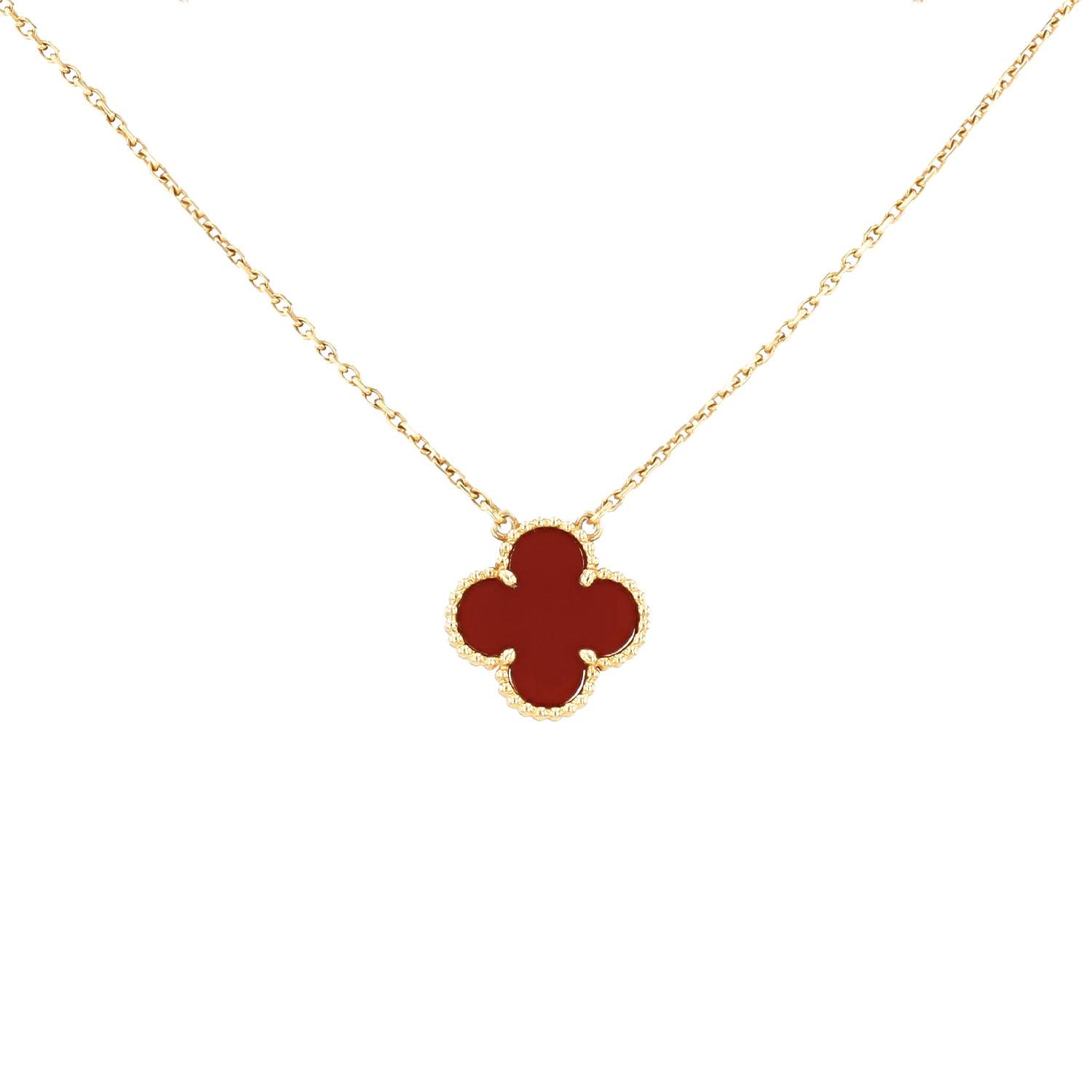 Collier Van Cleef & Arpels Vintage Alhambra en or jaune et cornaline Collier Van Cleef & Arpels Vintage Alhambra en or jaune et cornaline