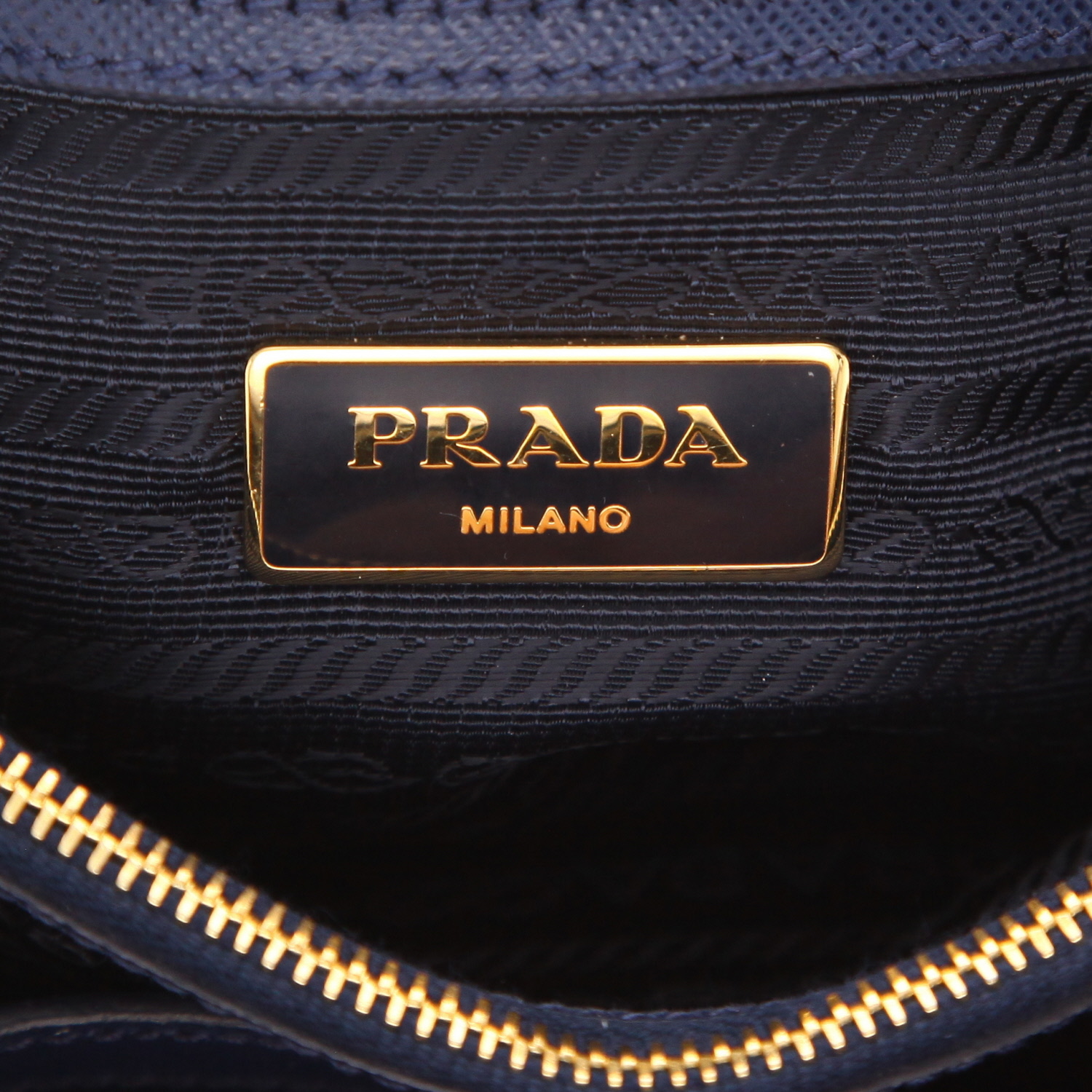Bolso bandolera de Prada   de piel saffiano azul - Detail D2